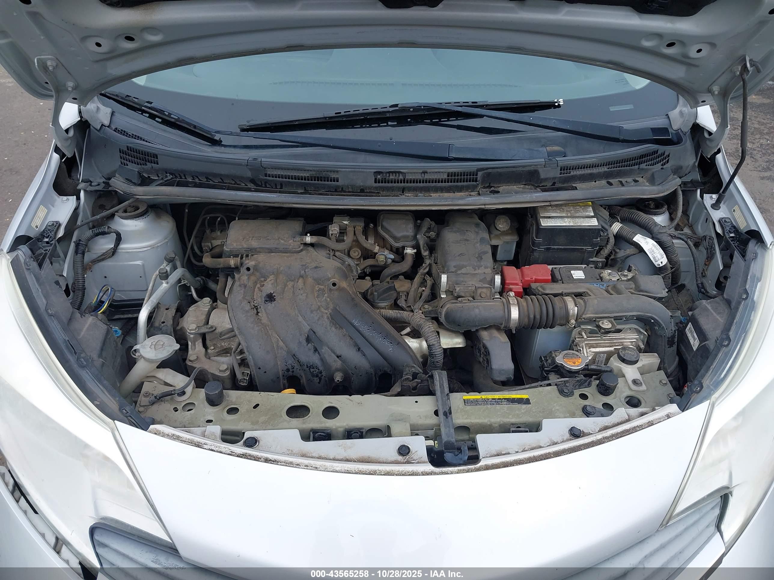 NISSAN VERSA image 10