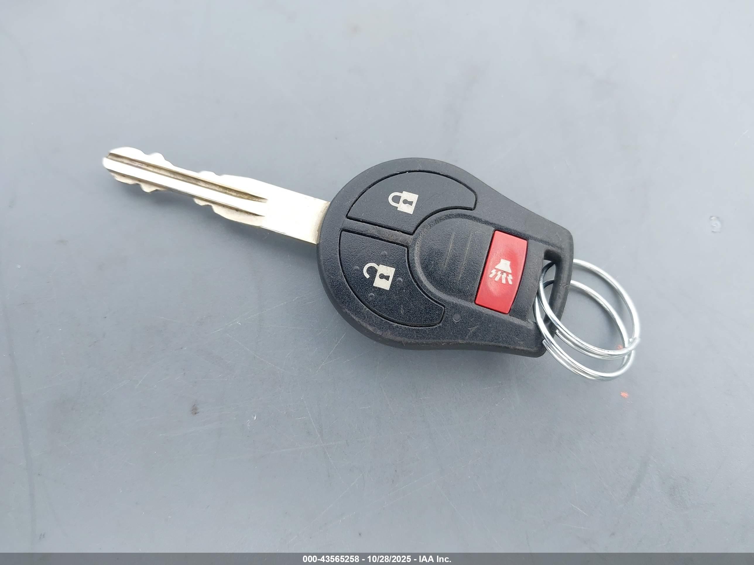NISSAN VERSA image 11