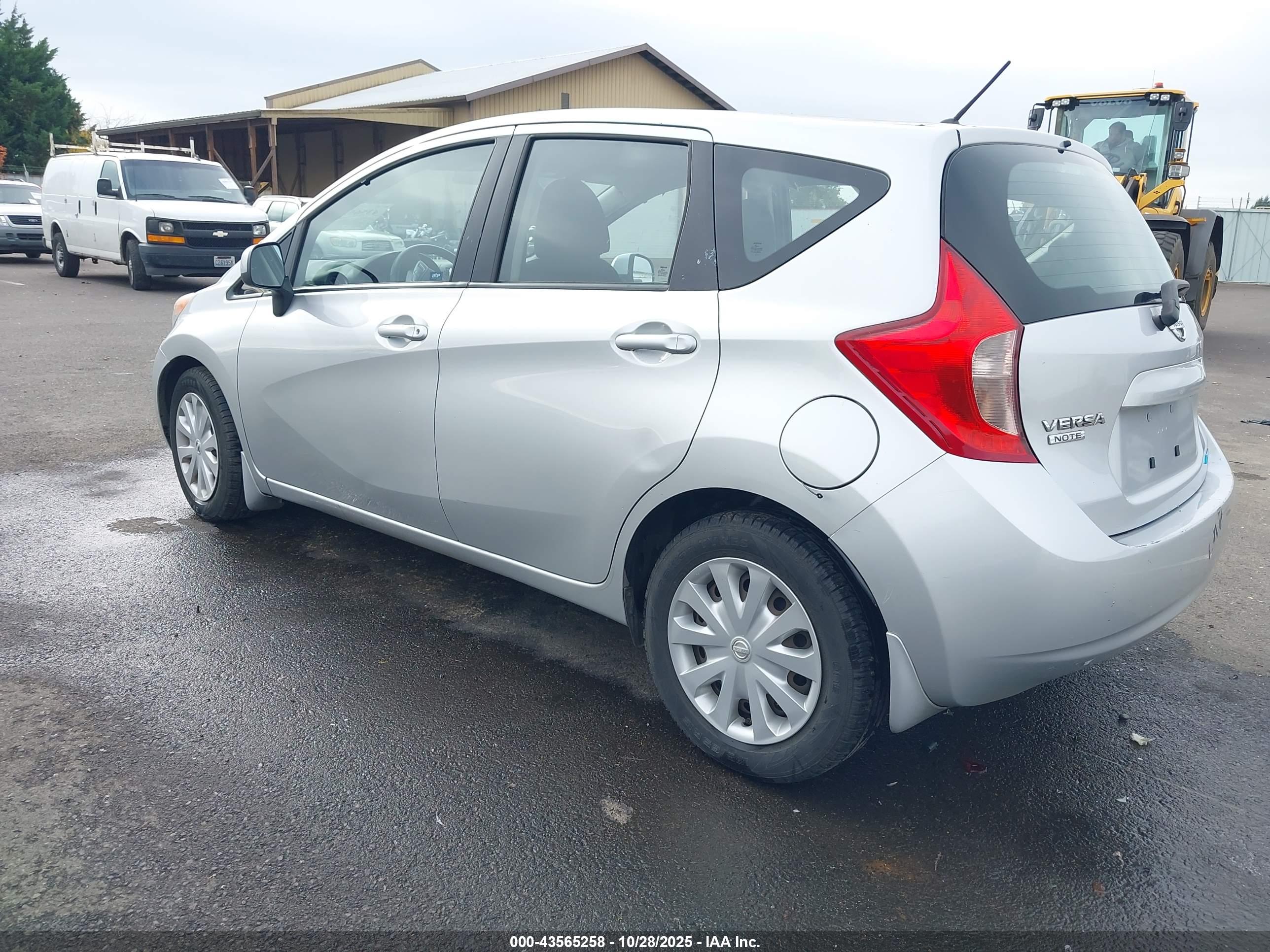 NISSAN VERSA image 3
