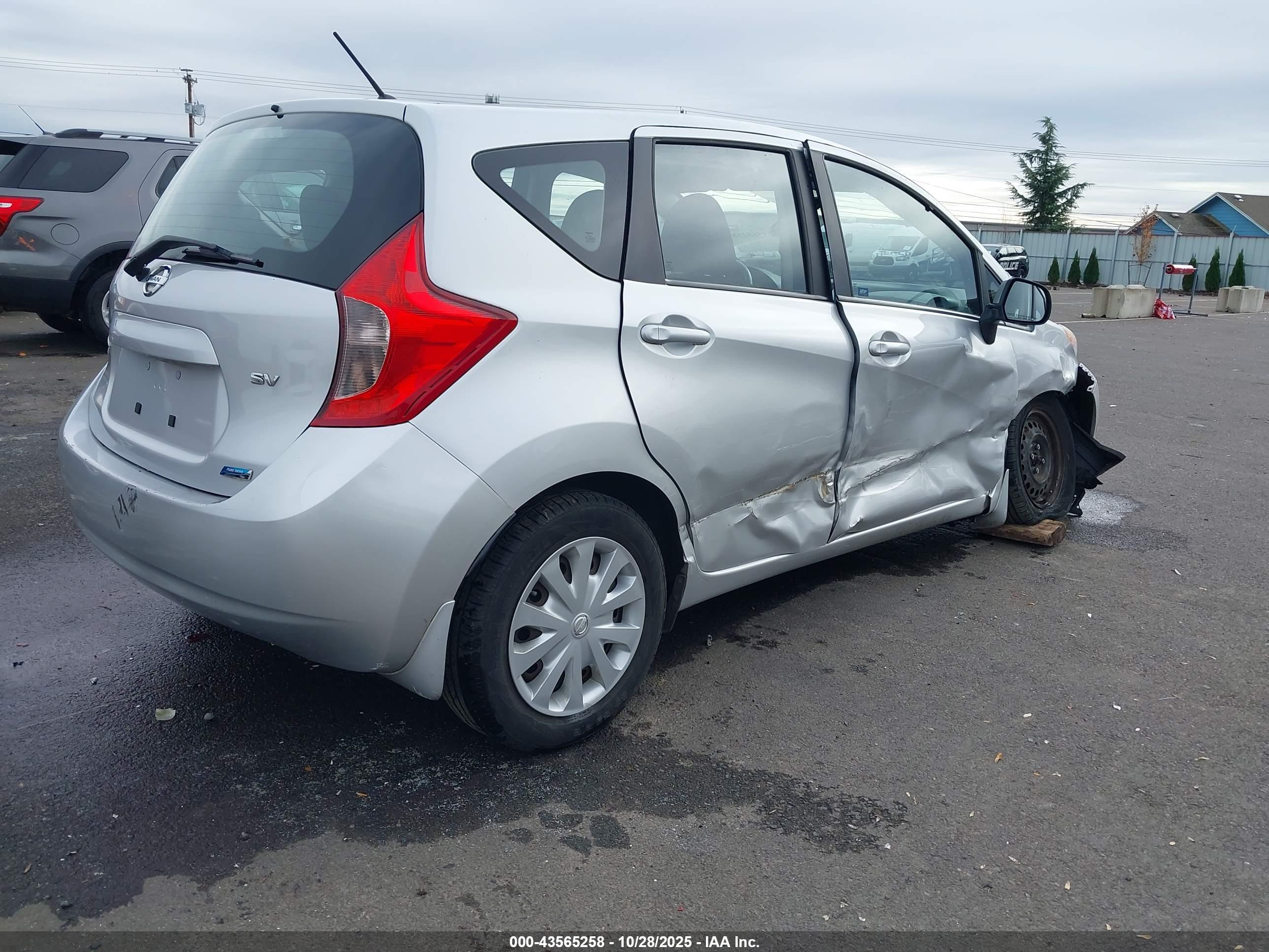 NISSAN VERSA image 4