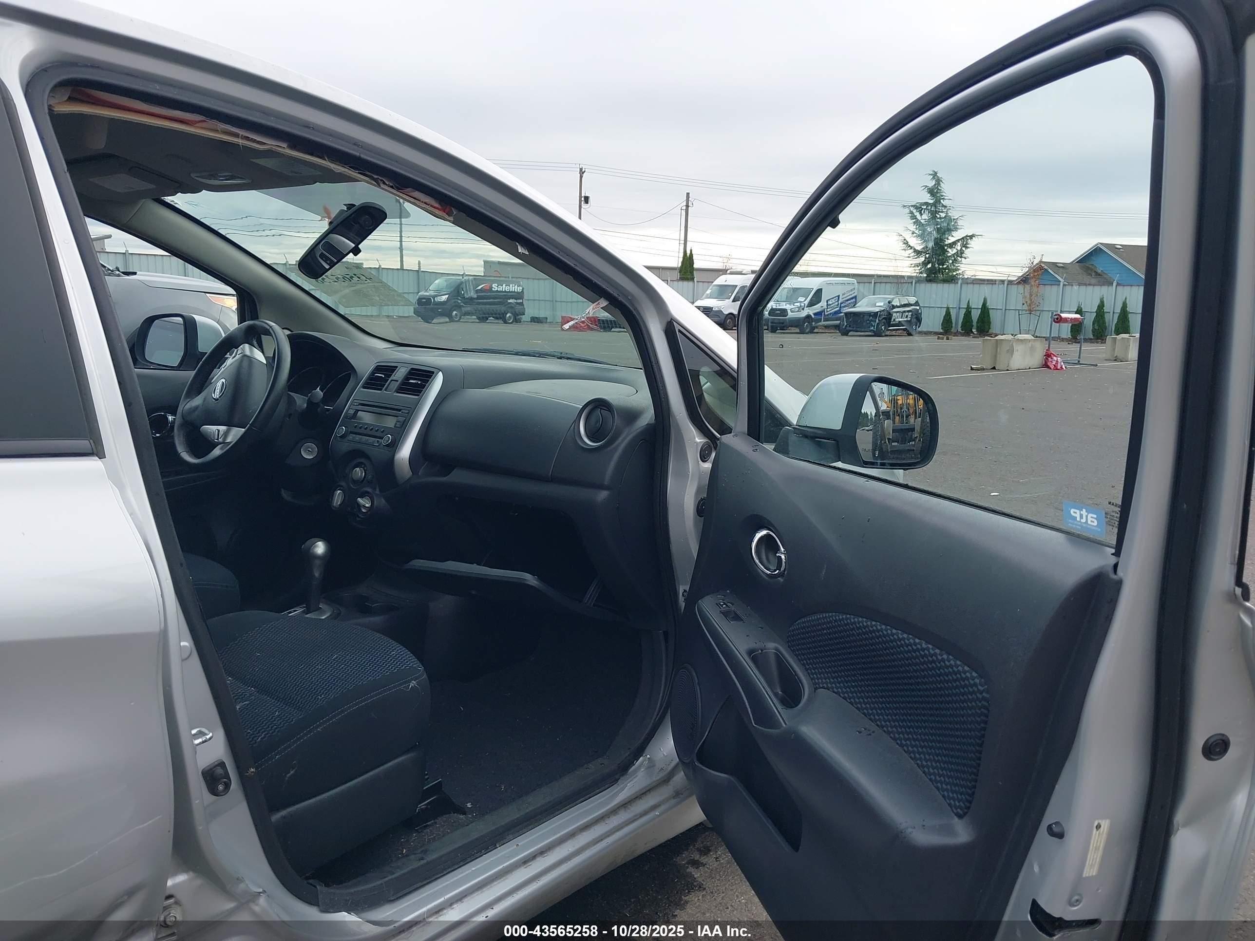 NISSAN VERSA image 5
