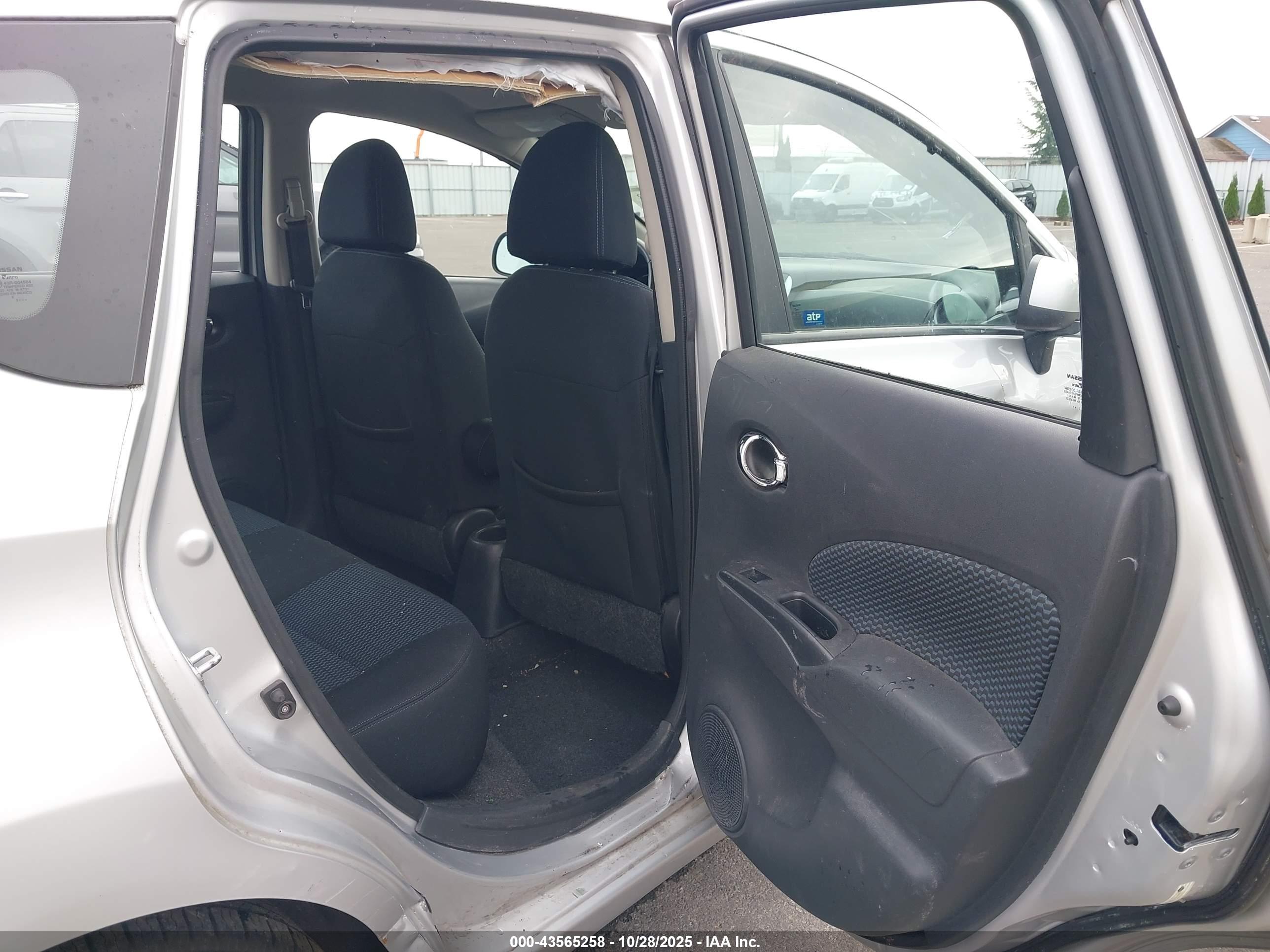 NISSAN VERSA image 8