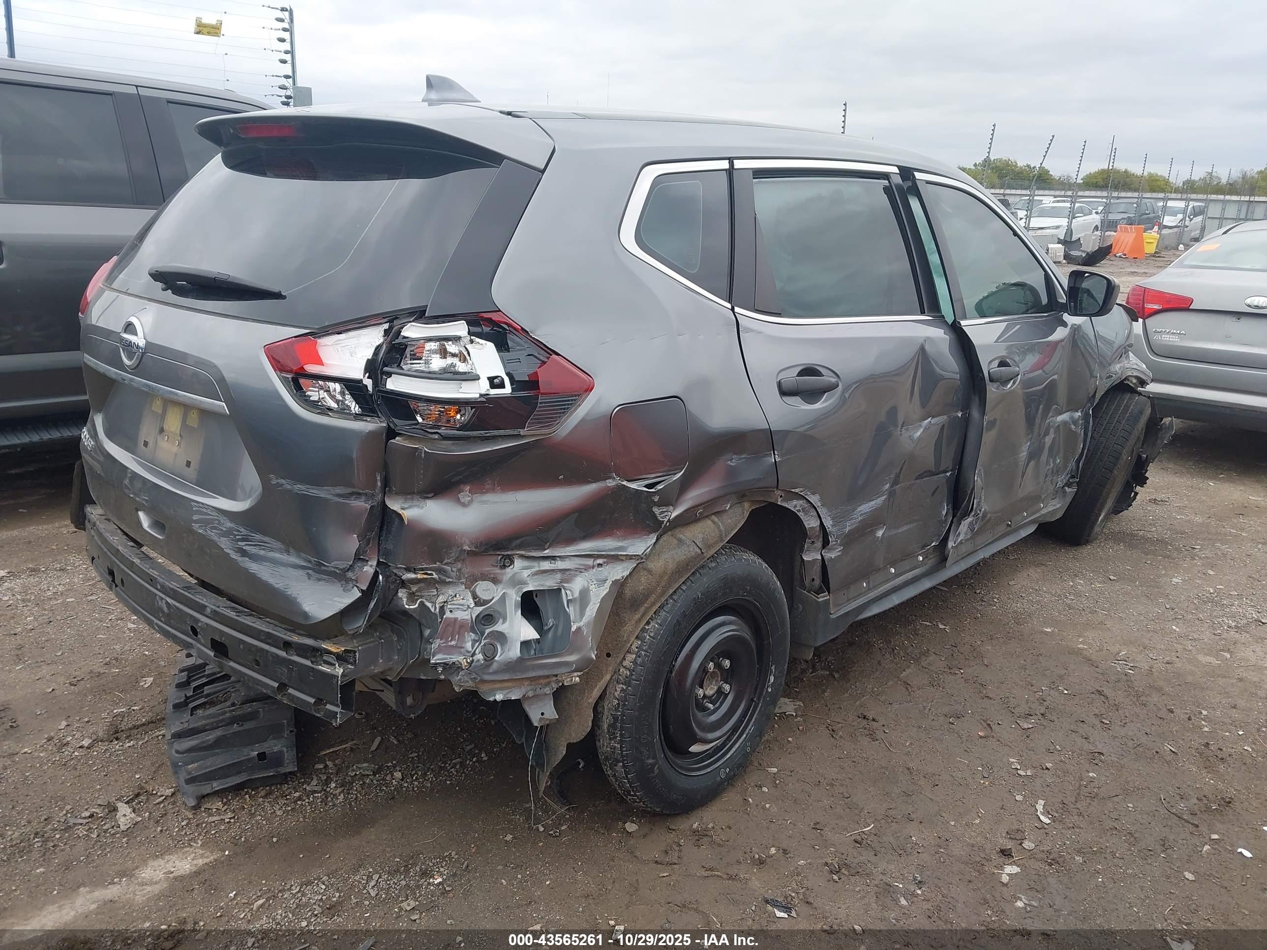 NISSAN ROGUE image 4