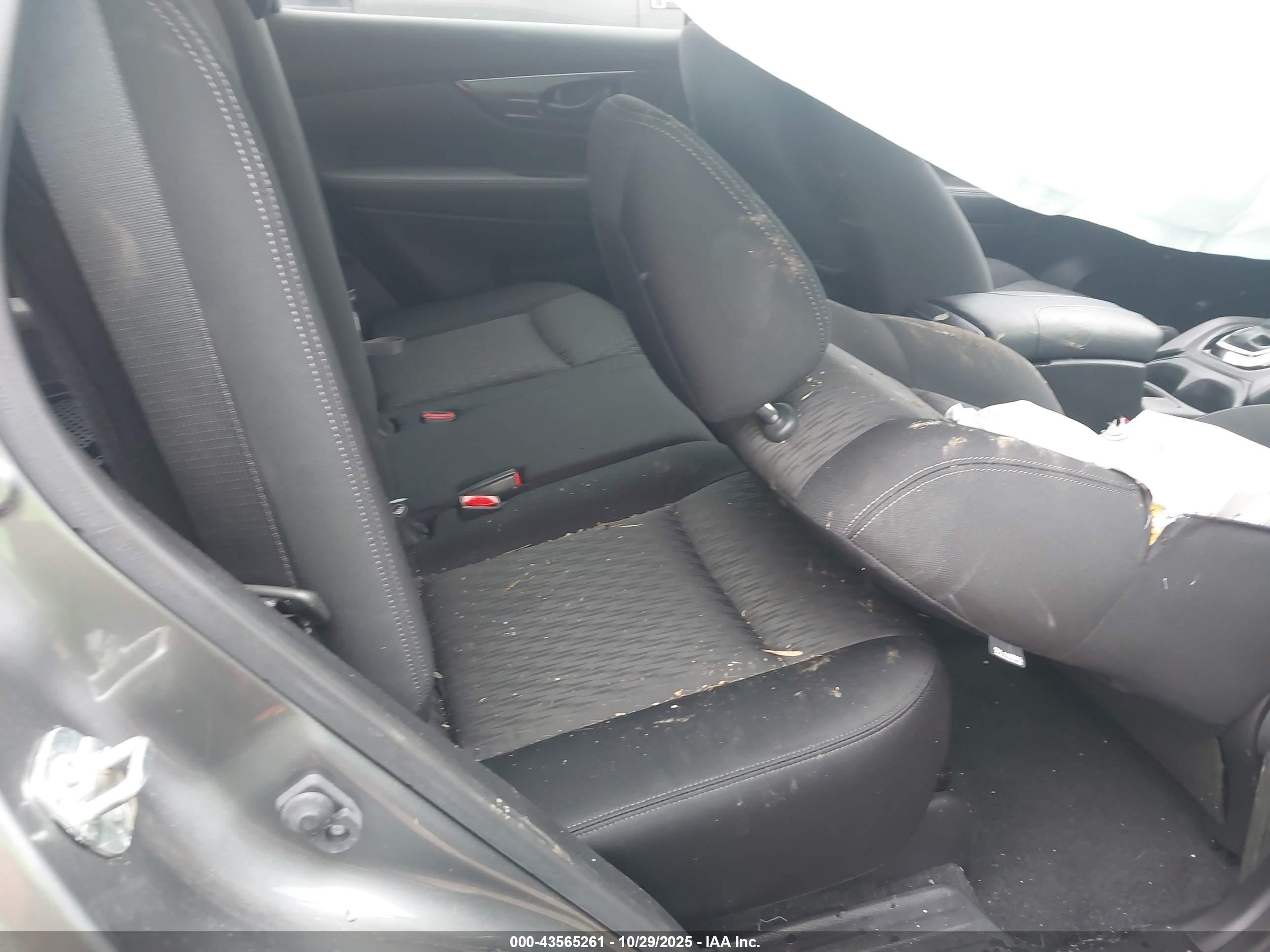 NISSAN ROGUE image 8