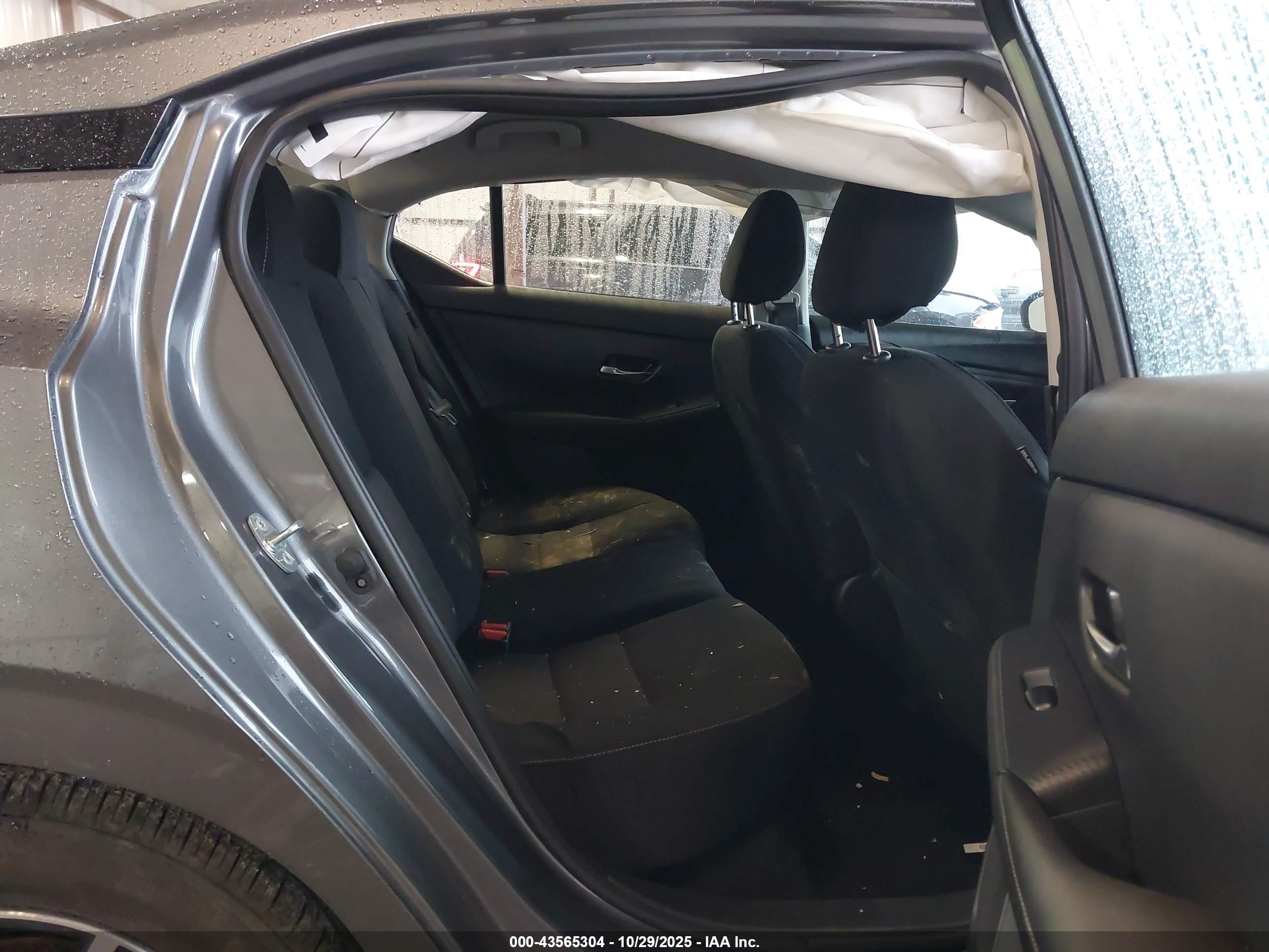 NISSAN SENTRA image 8