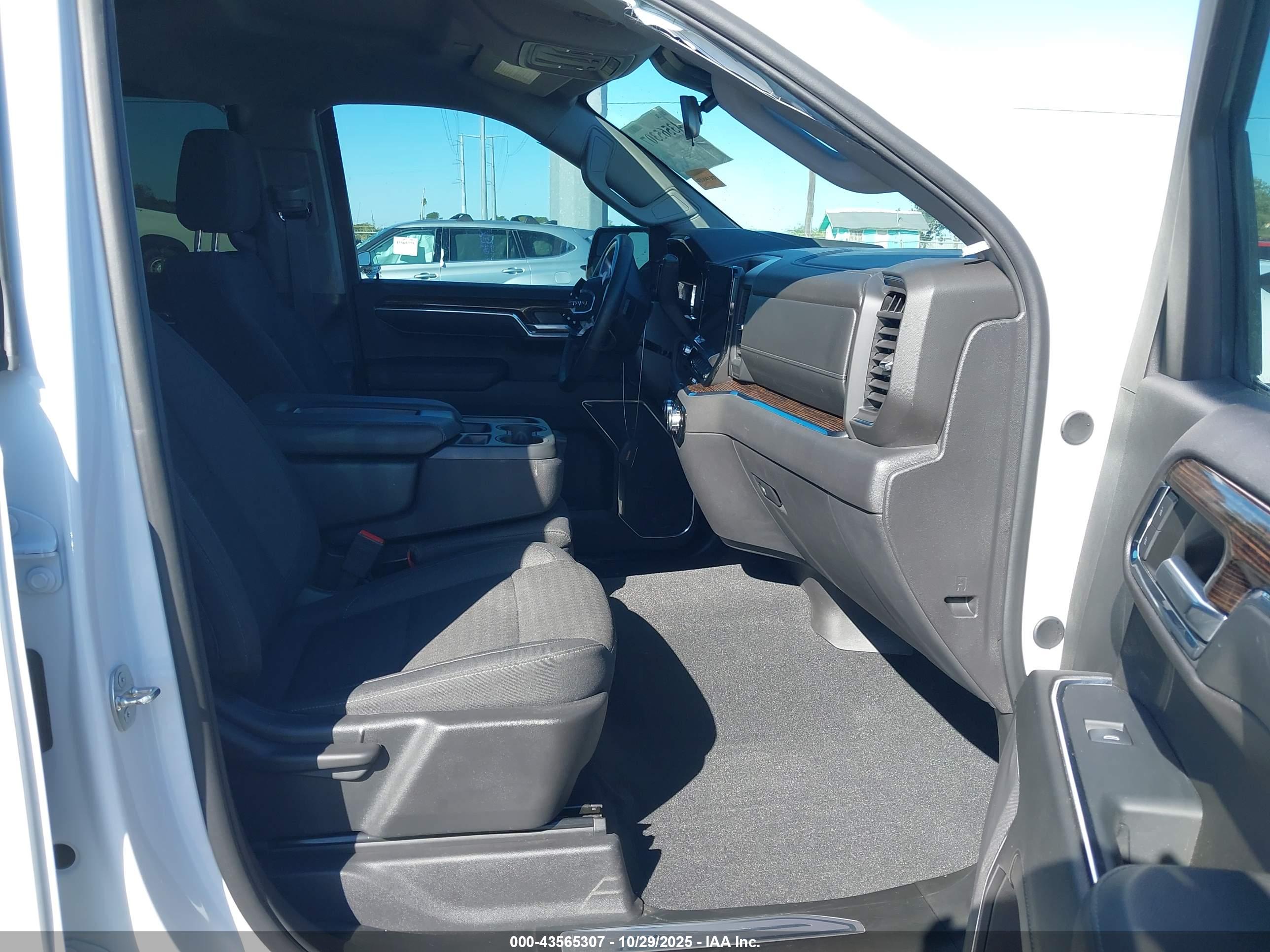 GMC SIERRA image 5
