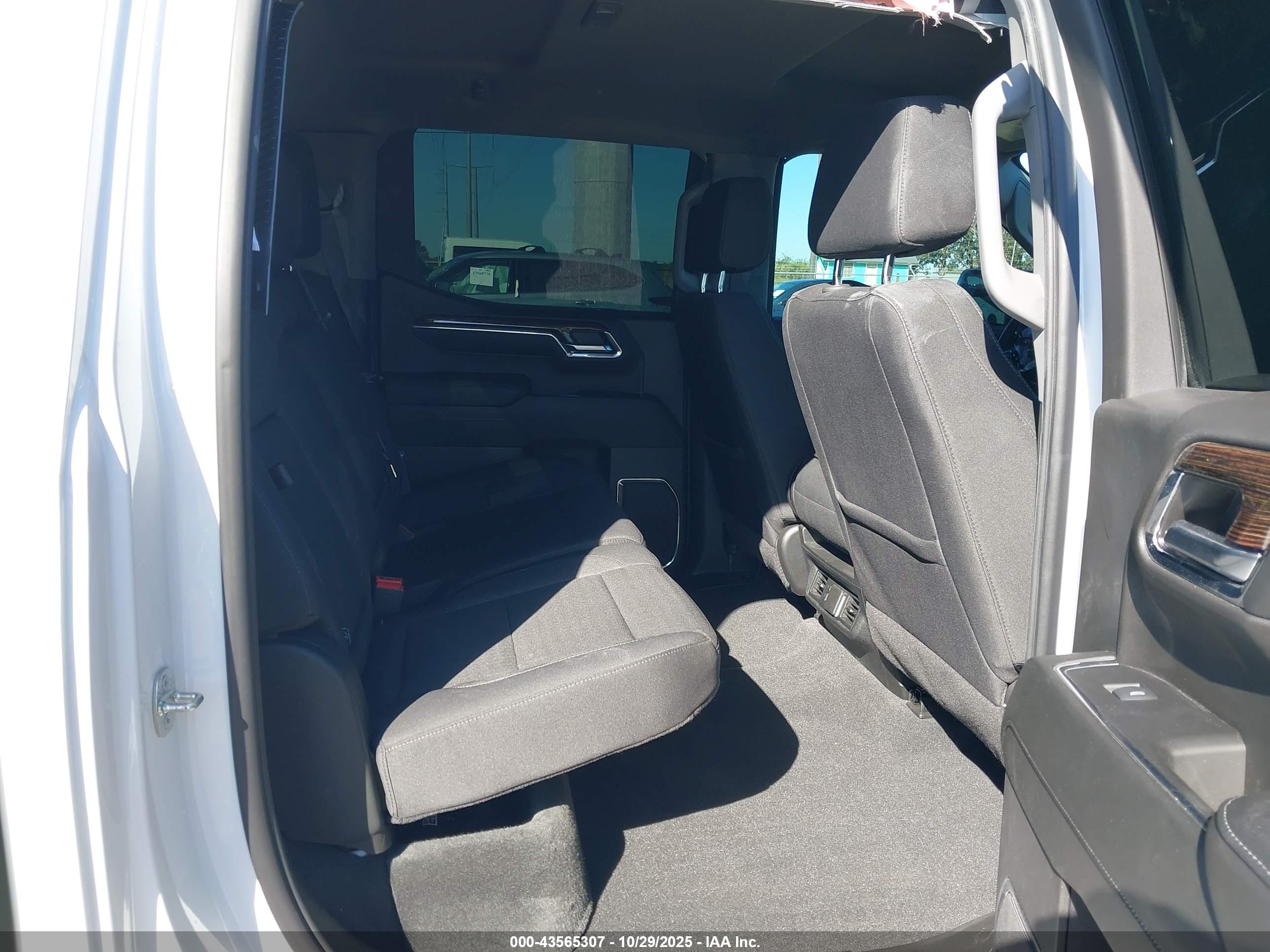 GMC SIERRA image 8