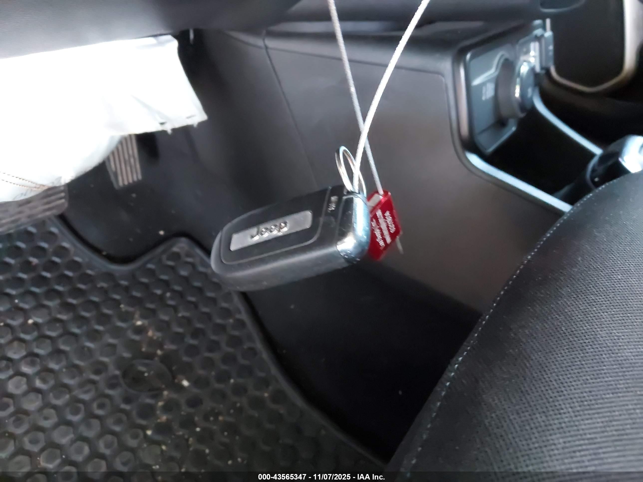 JEEP RENEGADE image 11
