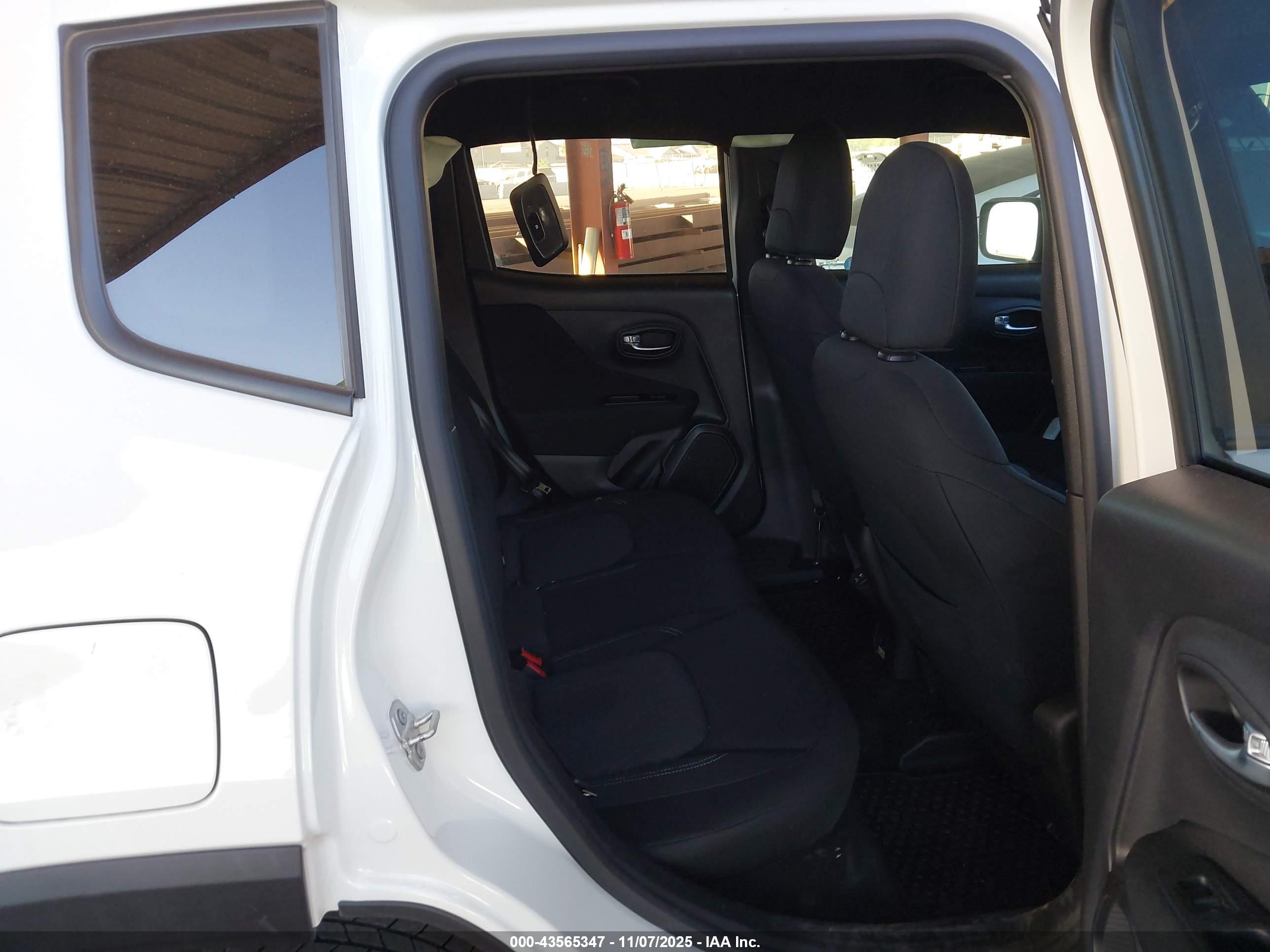 JEEP RENEGADE image 8