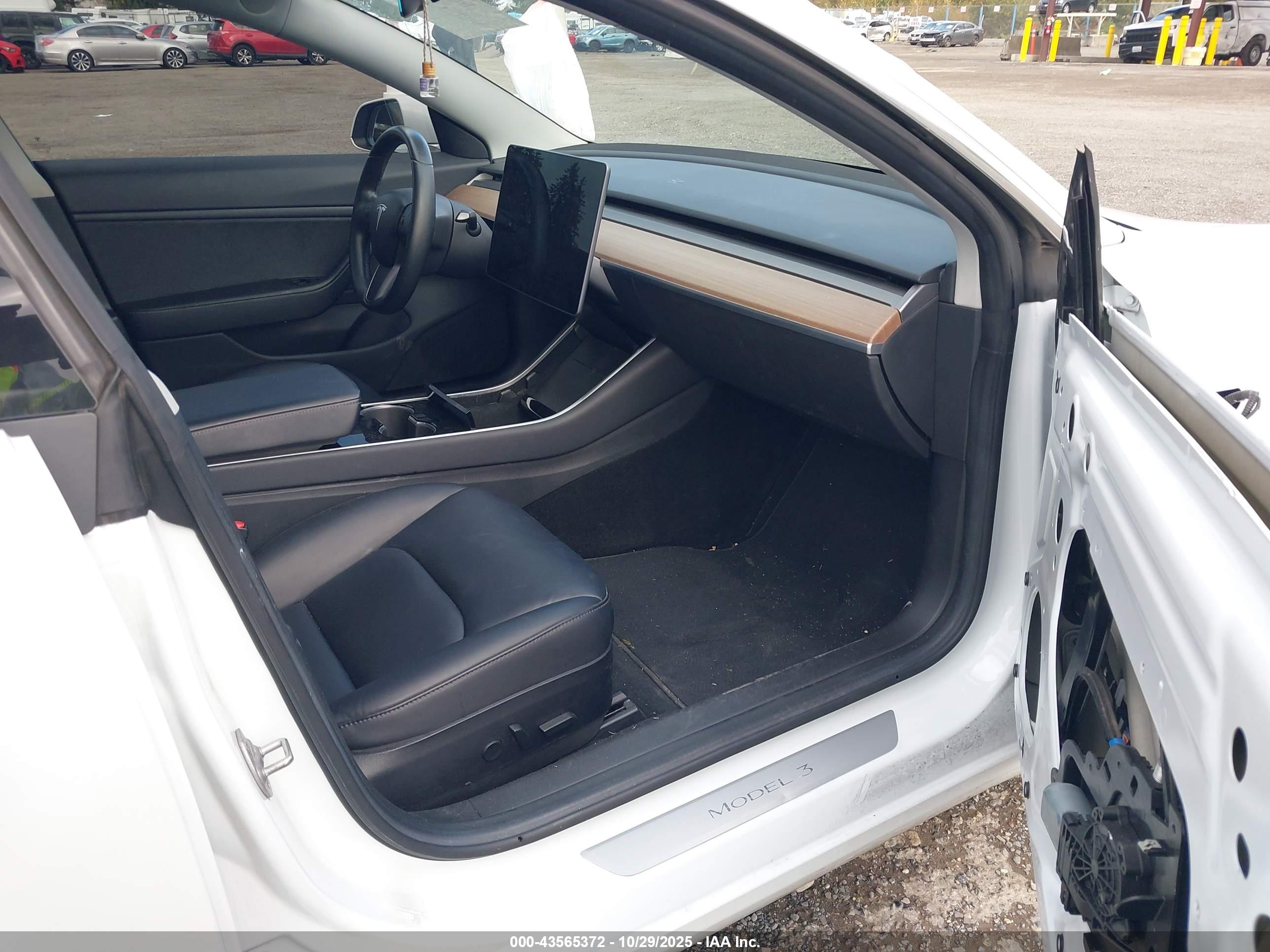 TESLA MODEL image 5