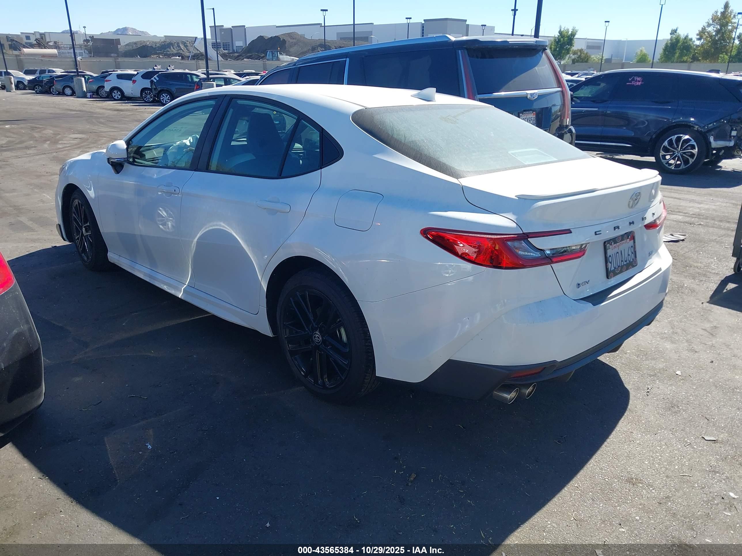 TOYOTA CAMRY image 3