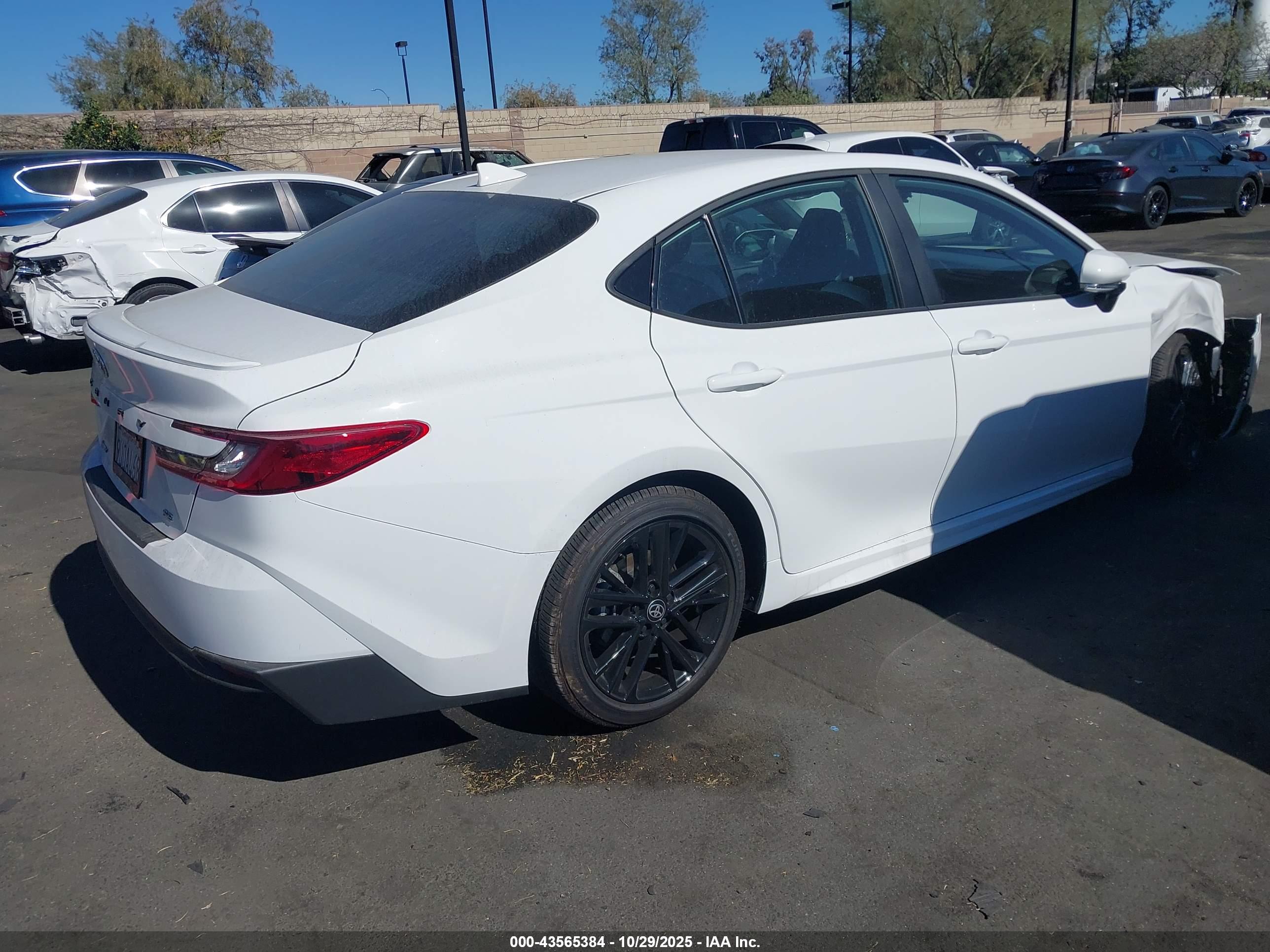 TOYOTA CAMRY image 4