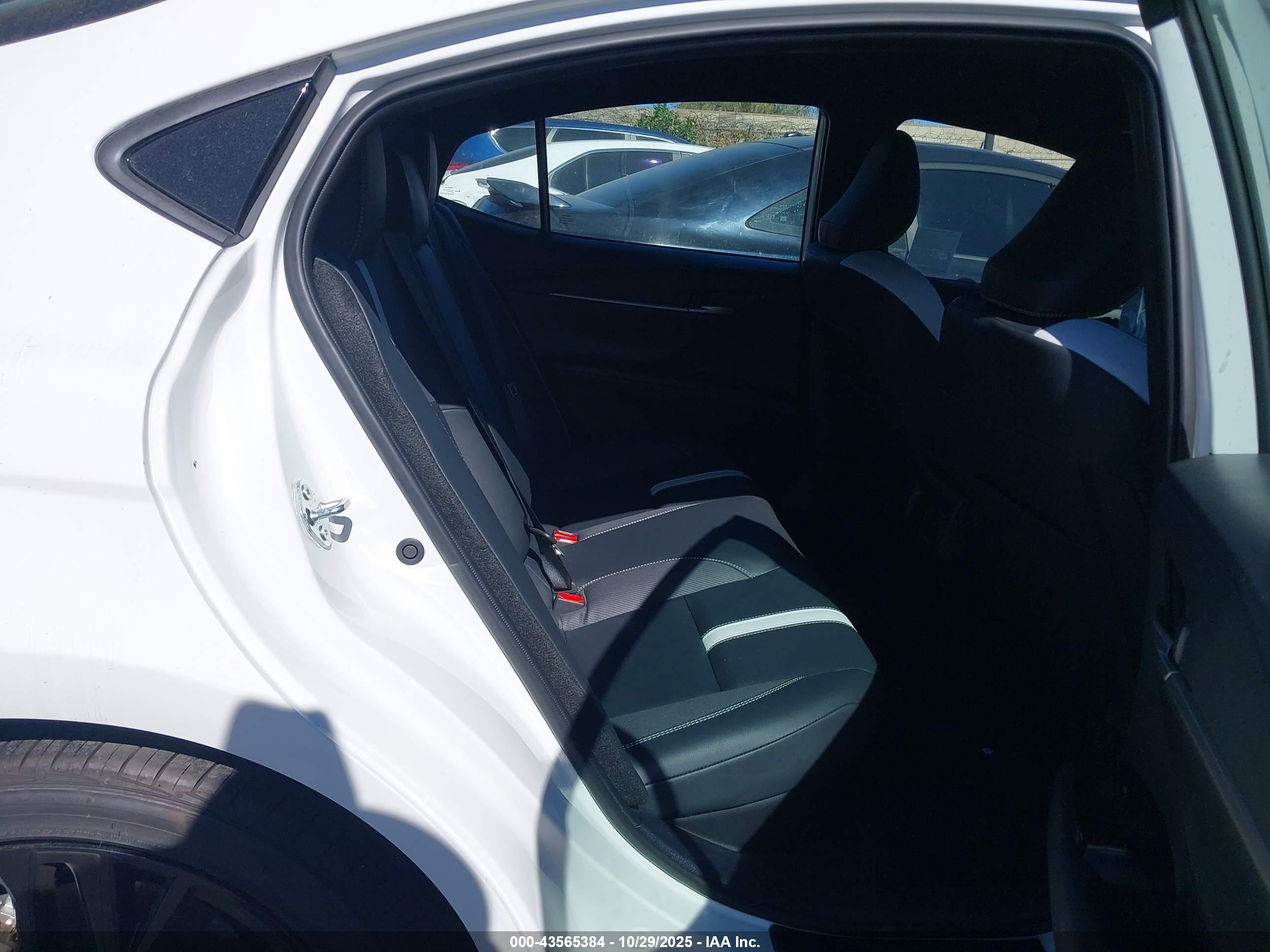 TOYOTA CAMRY image 8