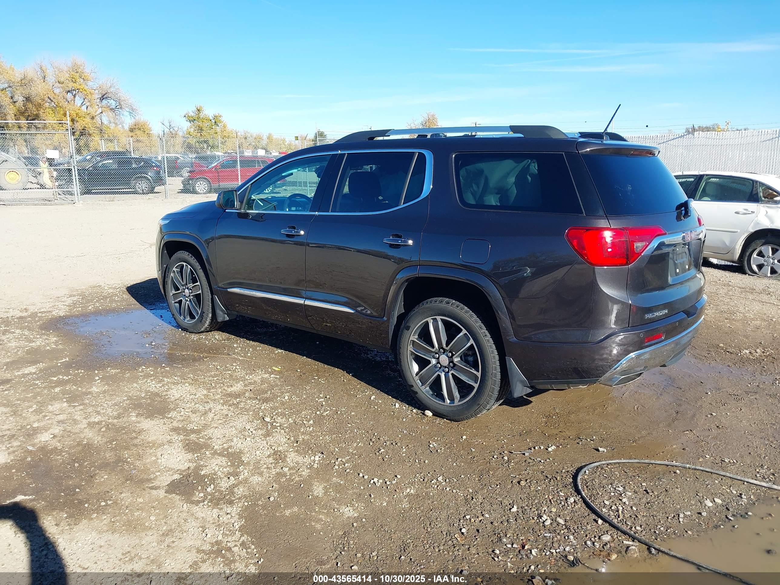 GMC ACADIA image 3