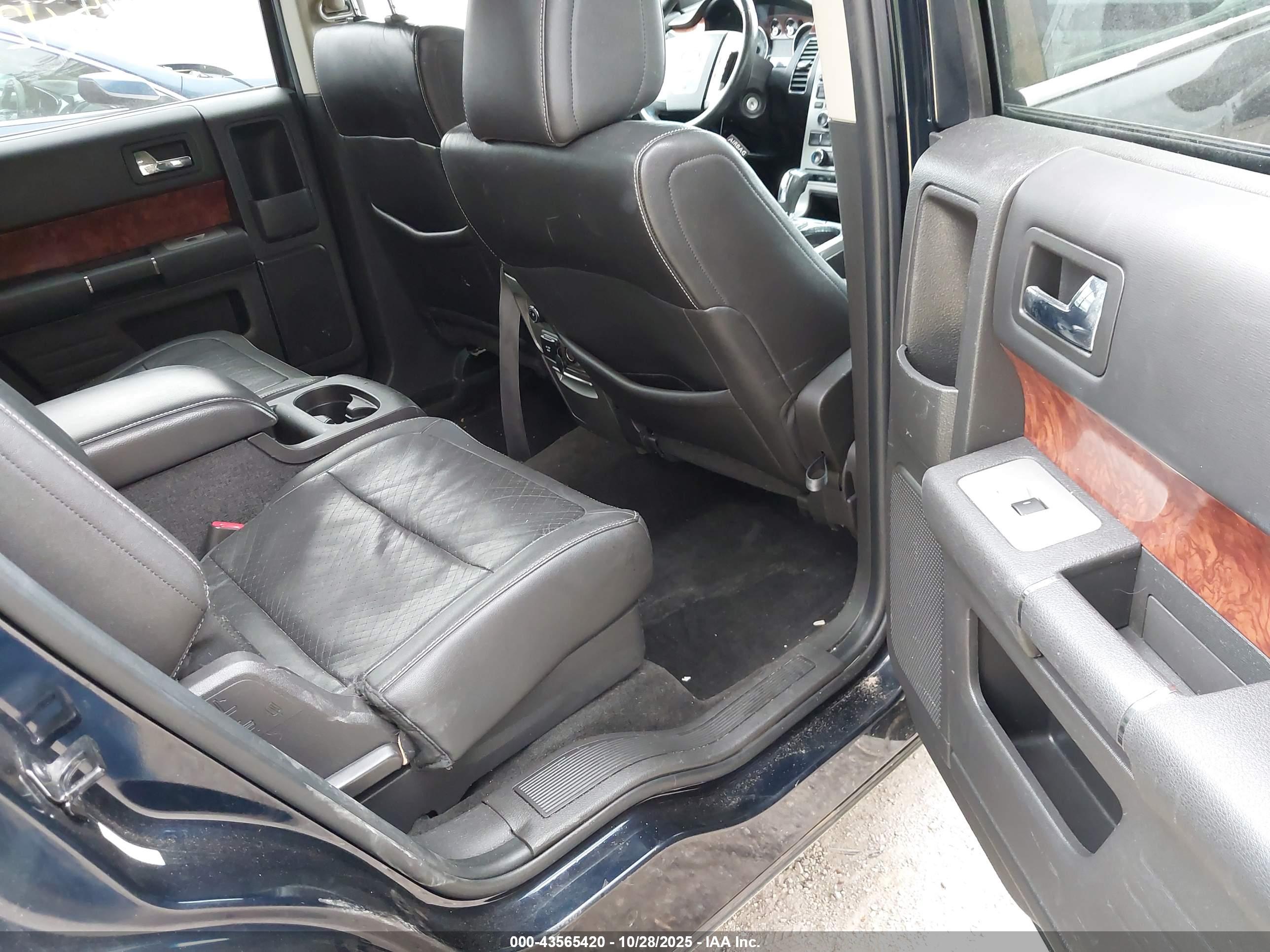 FORD FLEX image 8