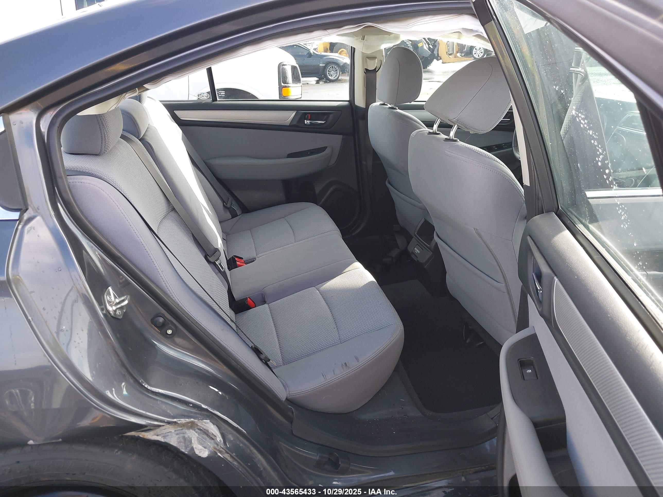 SUBARU LEGACY image 8