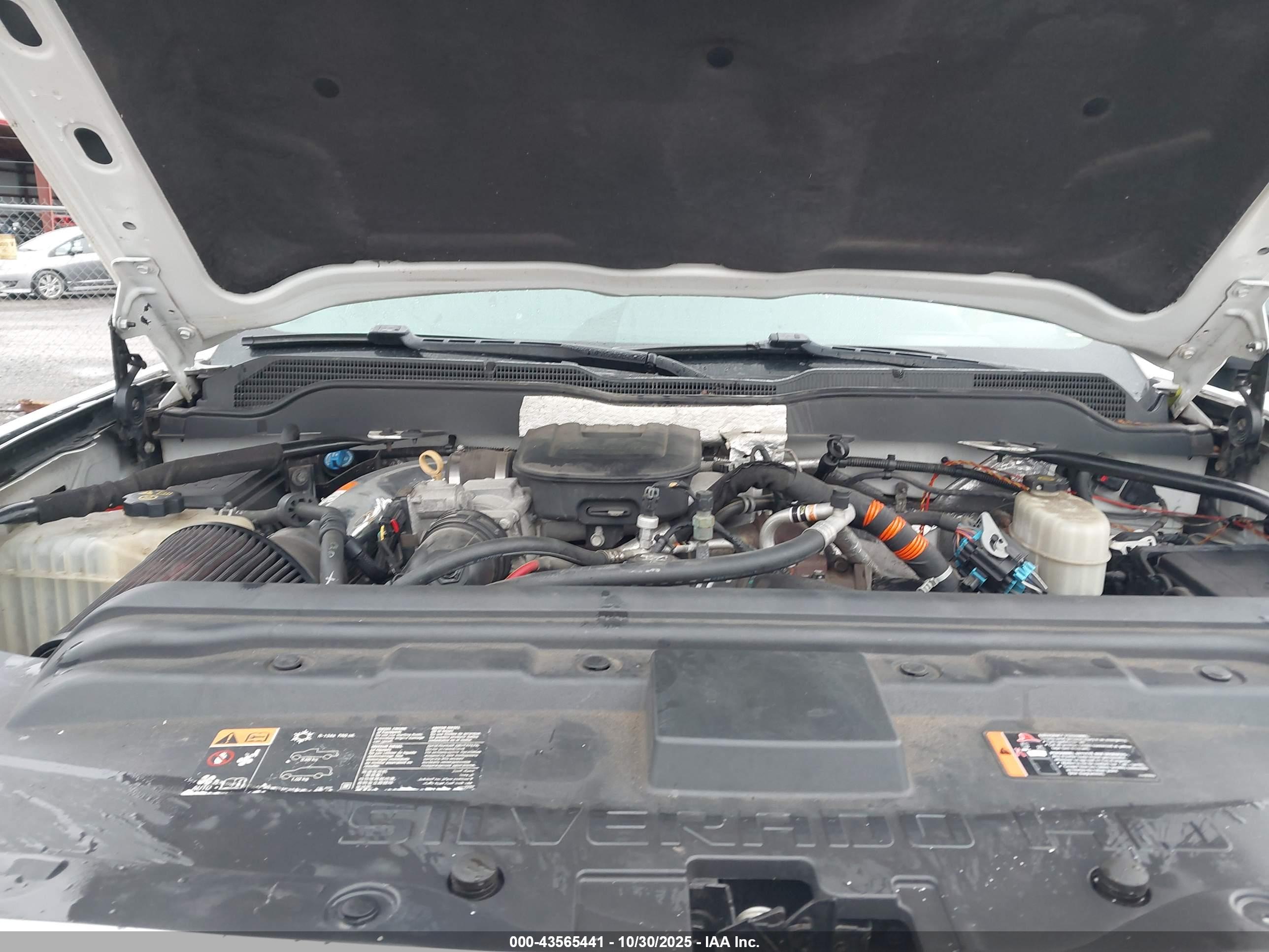 CHEVROLET SILVERADO image 10