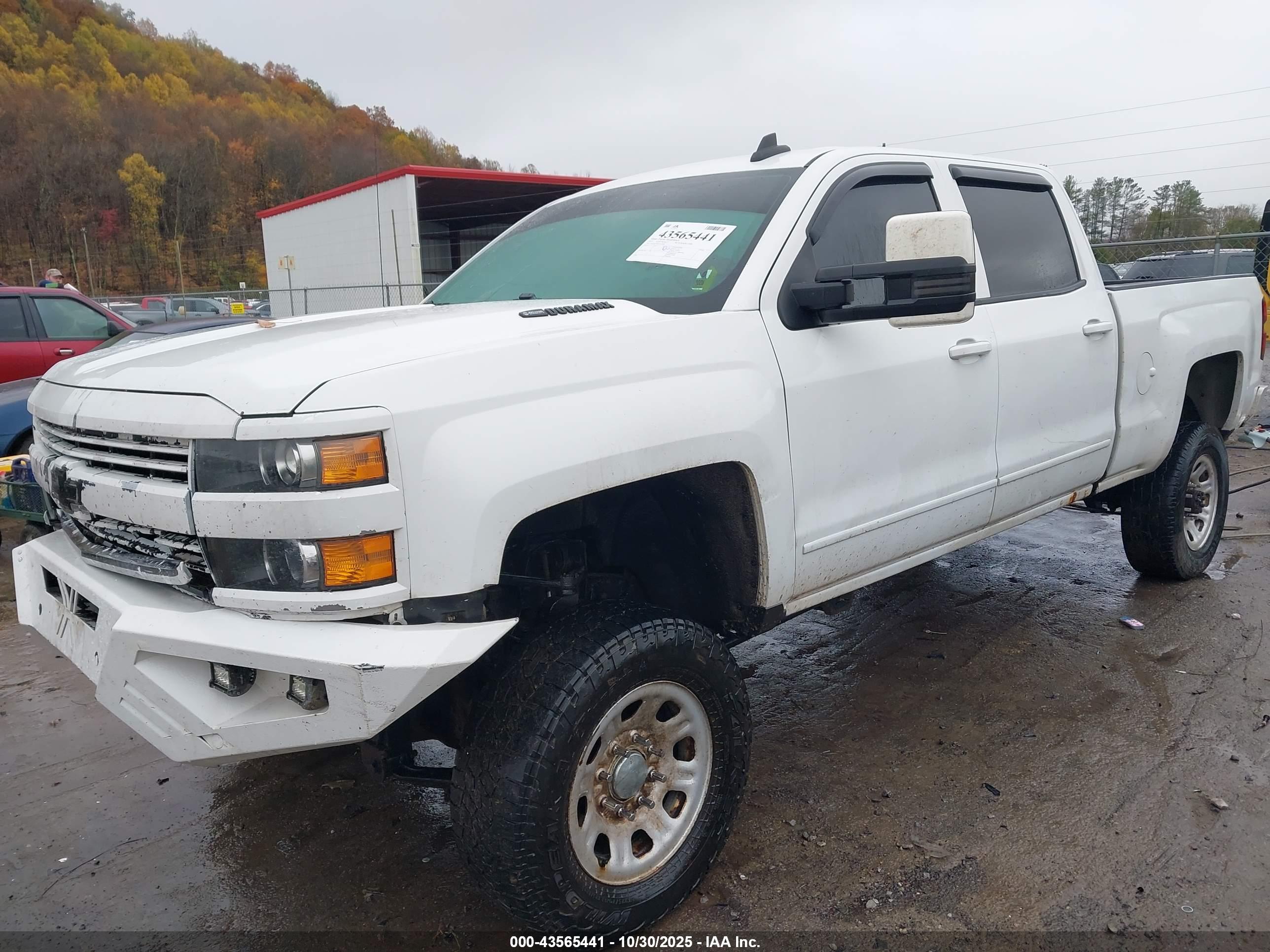 CHEVROLET SILVERADO image 2