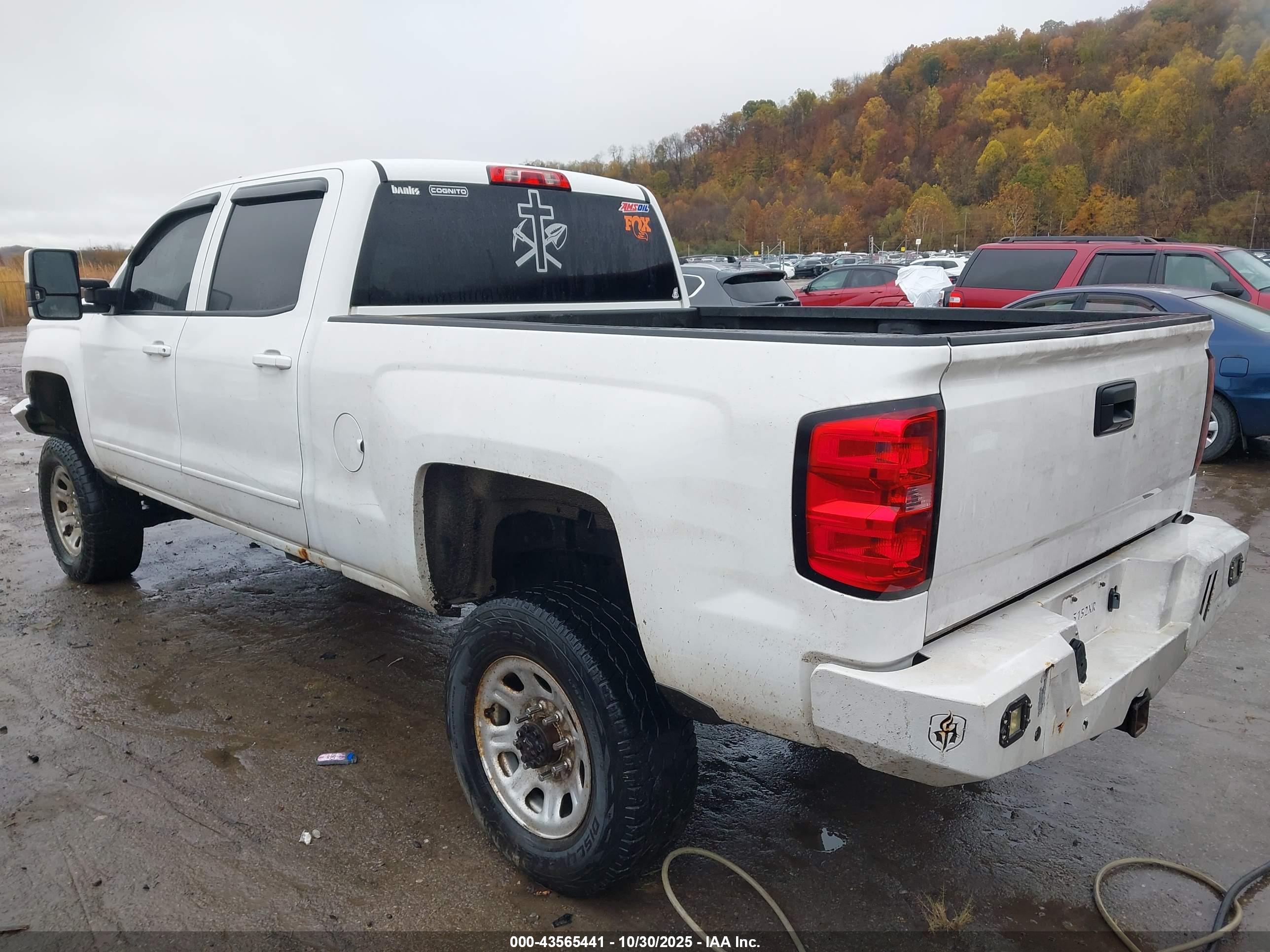 CHEVROLET SILVERADO image 3