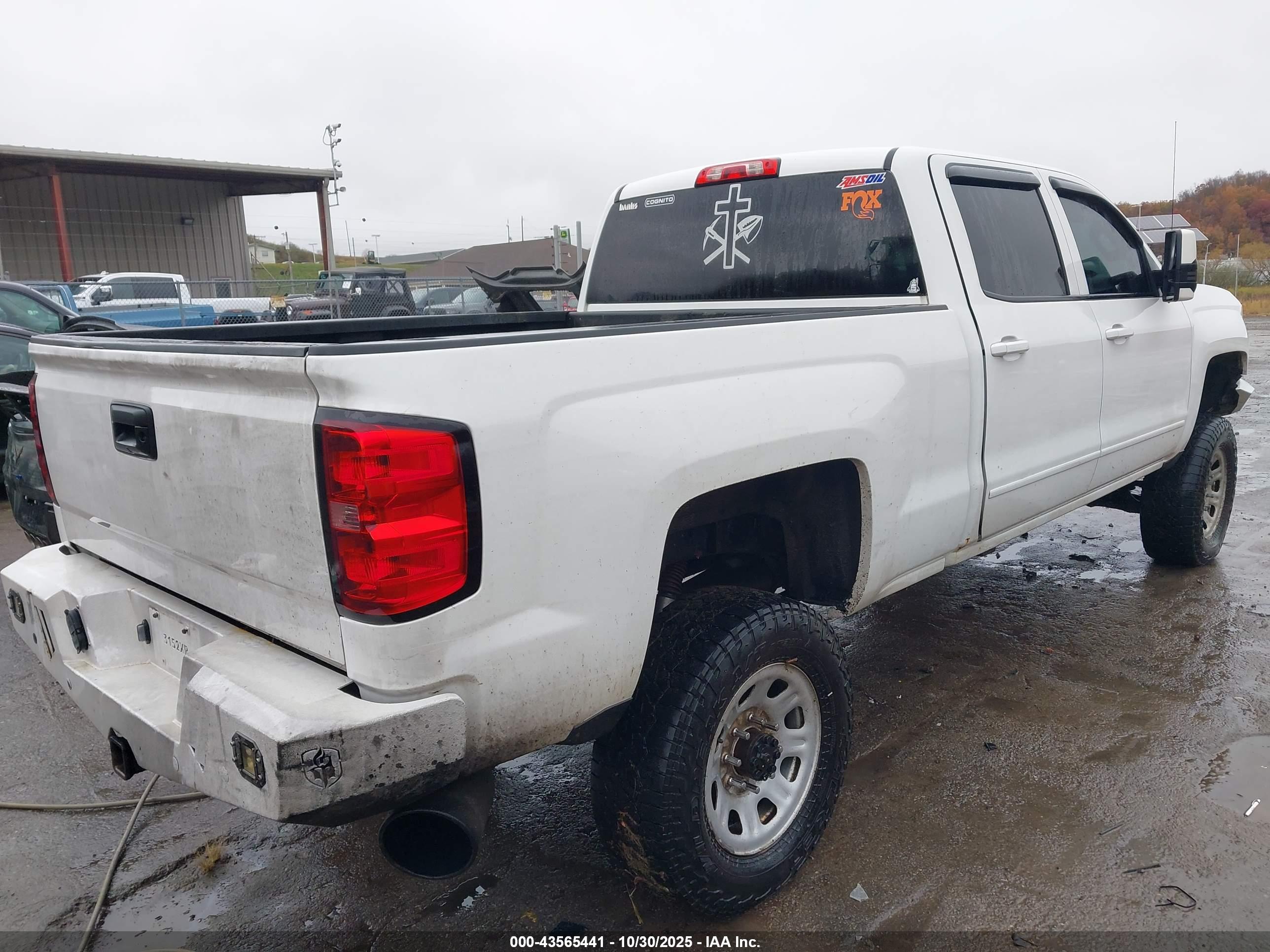 CHEVROLET SILVERADO image 4