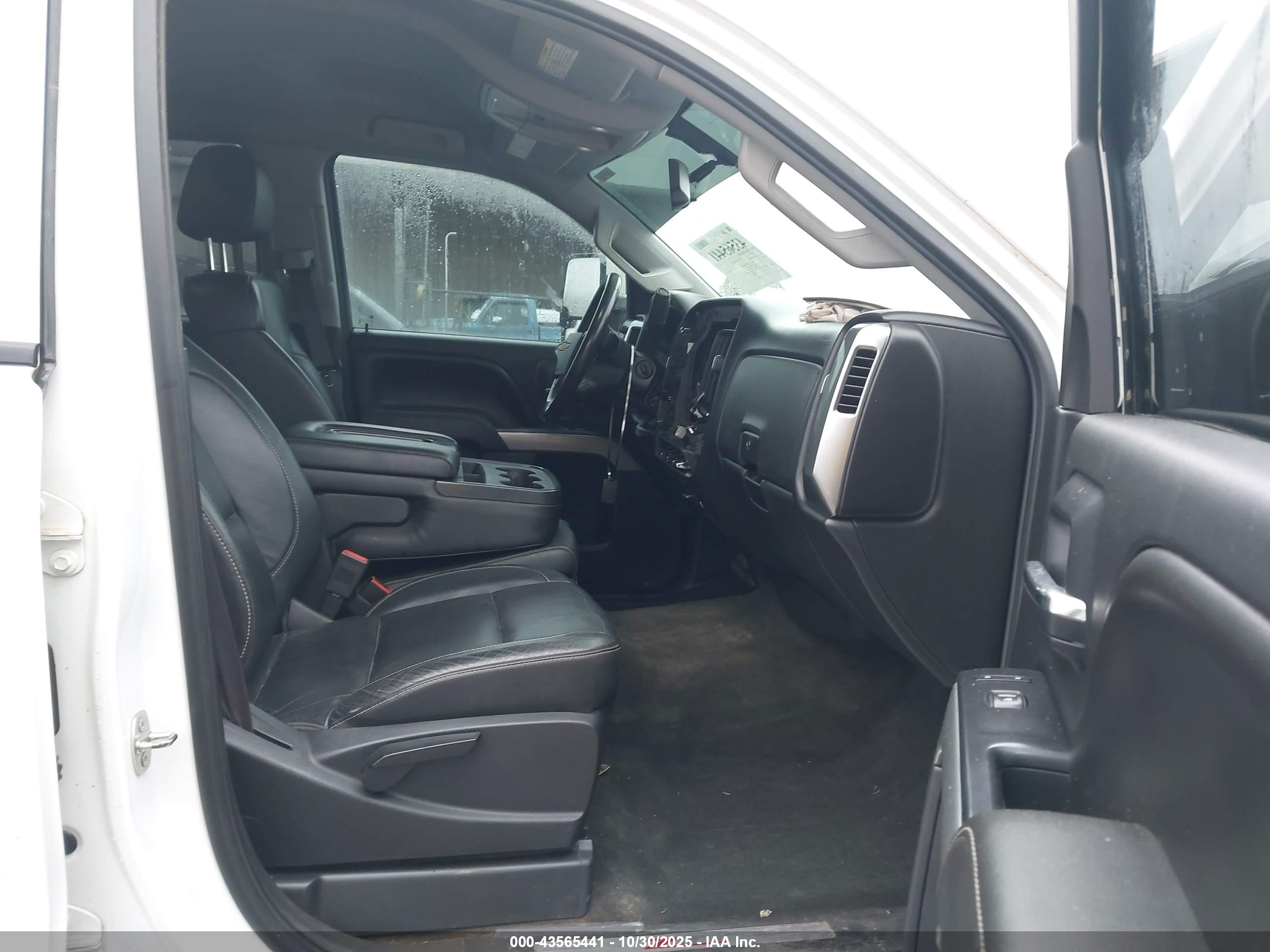 CHEVROLET SILVERADO image 5