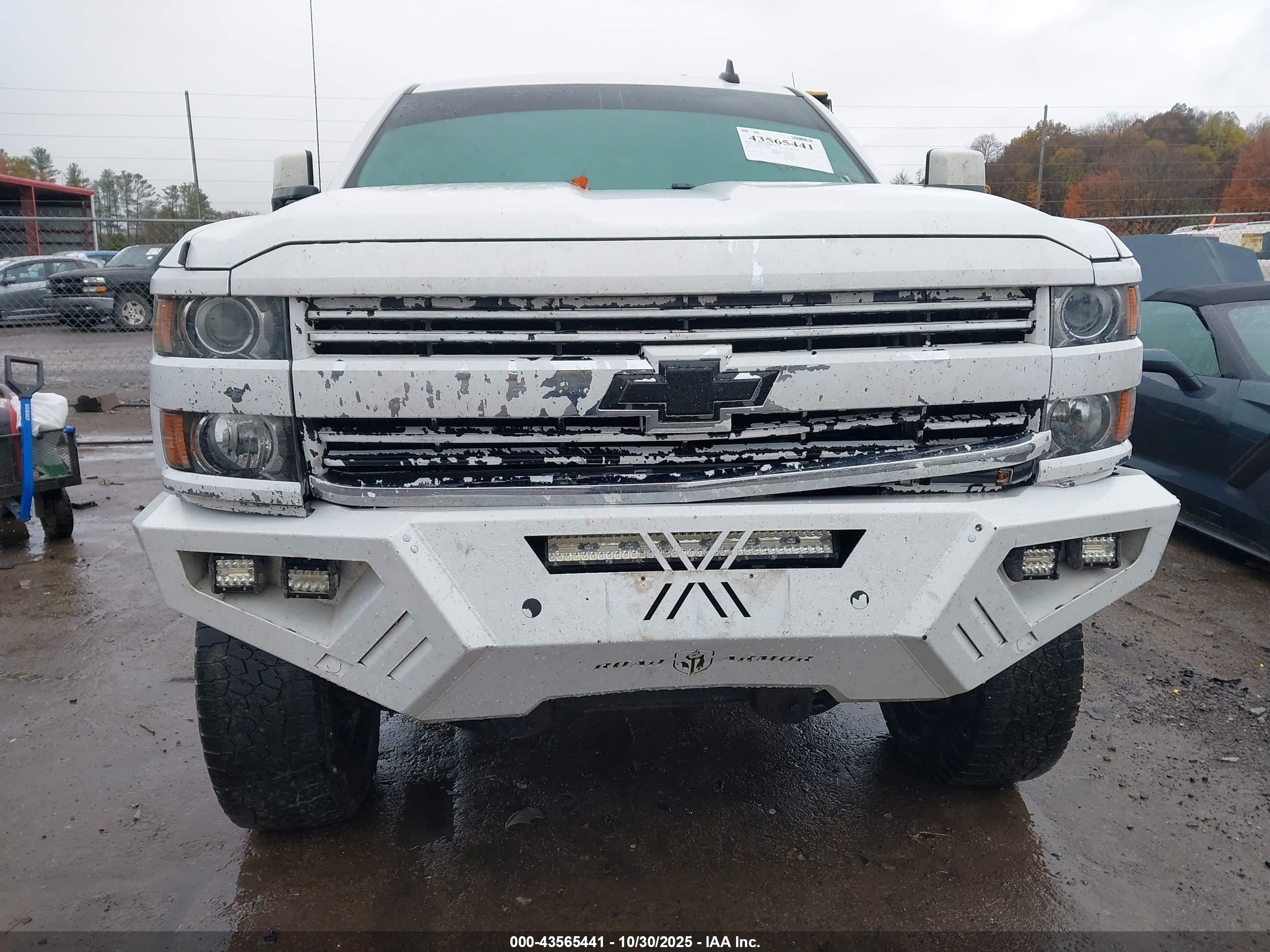 CHEVROLET SILVERADO image 6