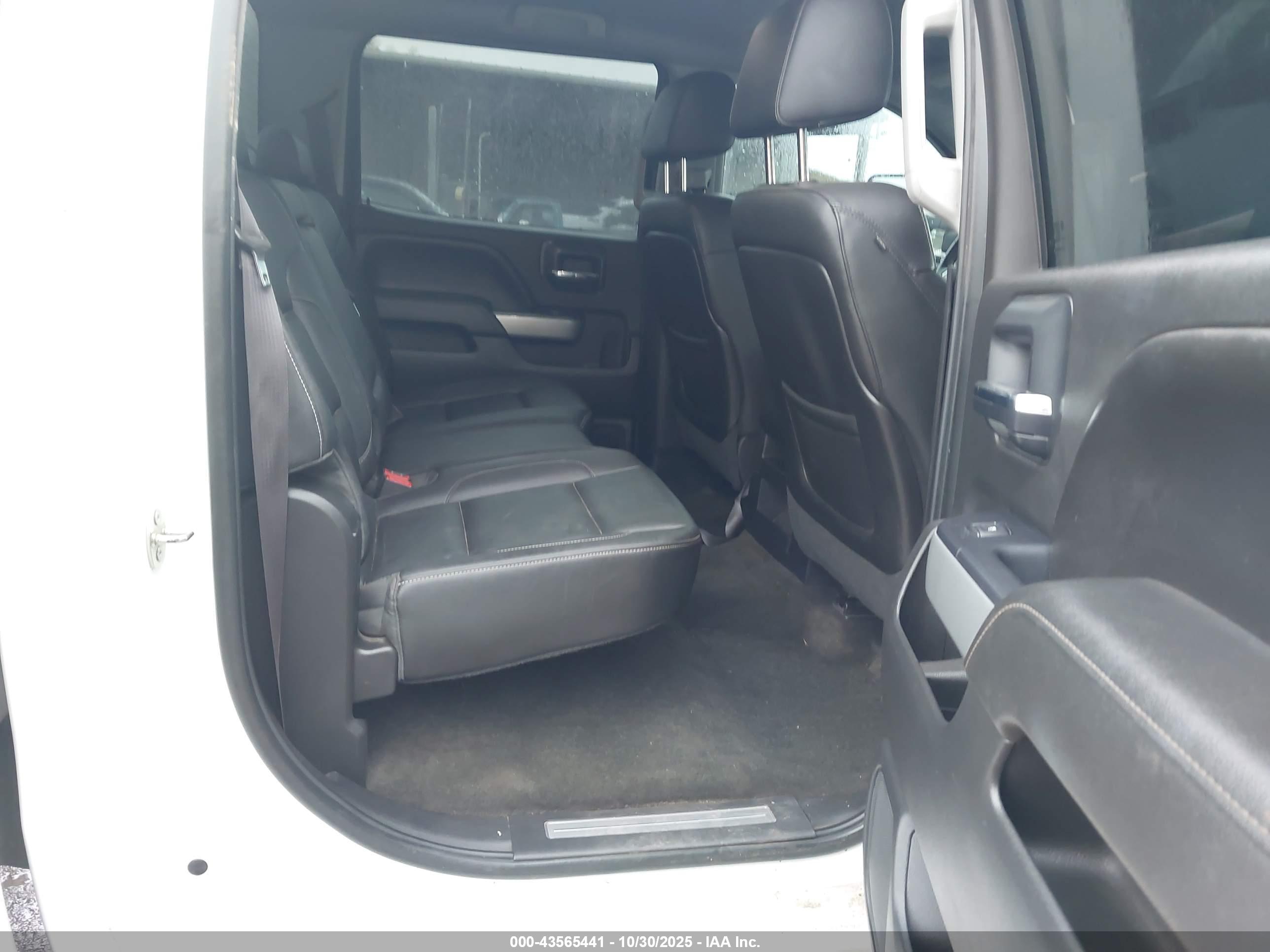 CHEVROLET SILVERADO image 8