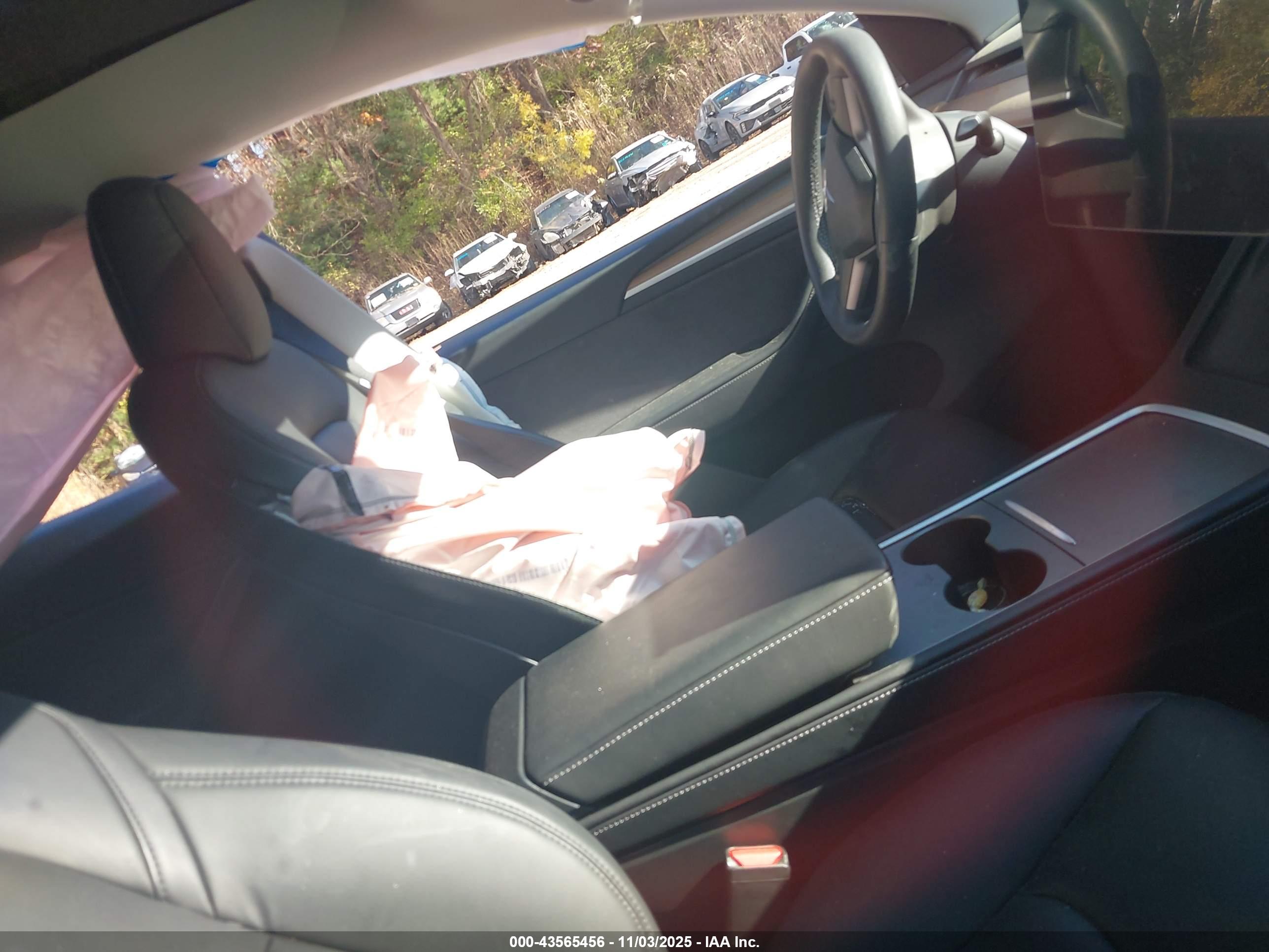TESLA MODEL image 5