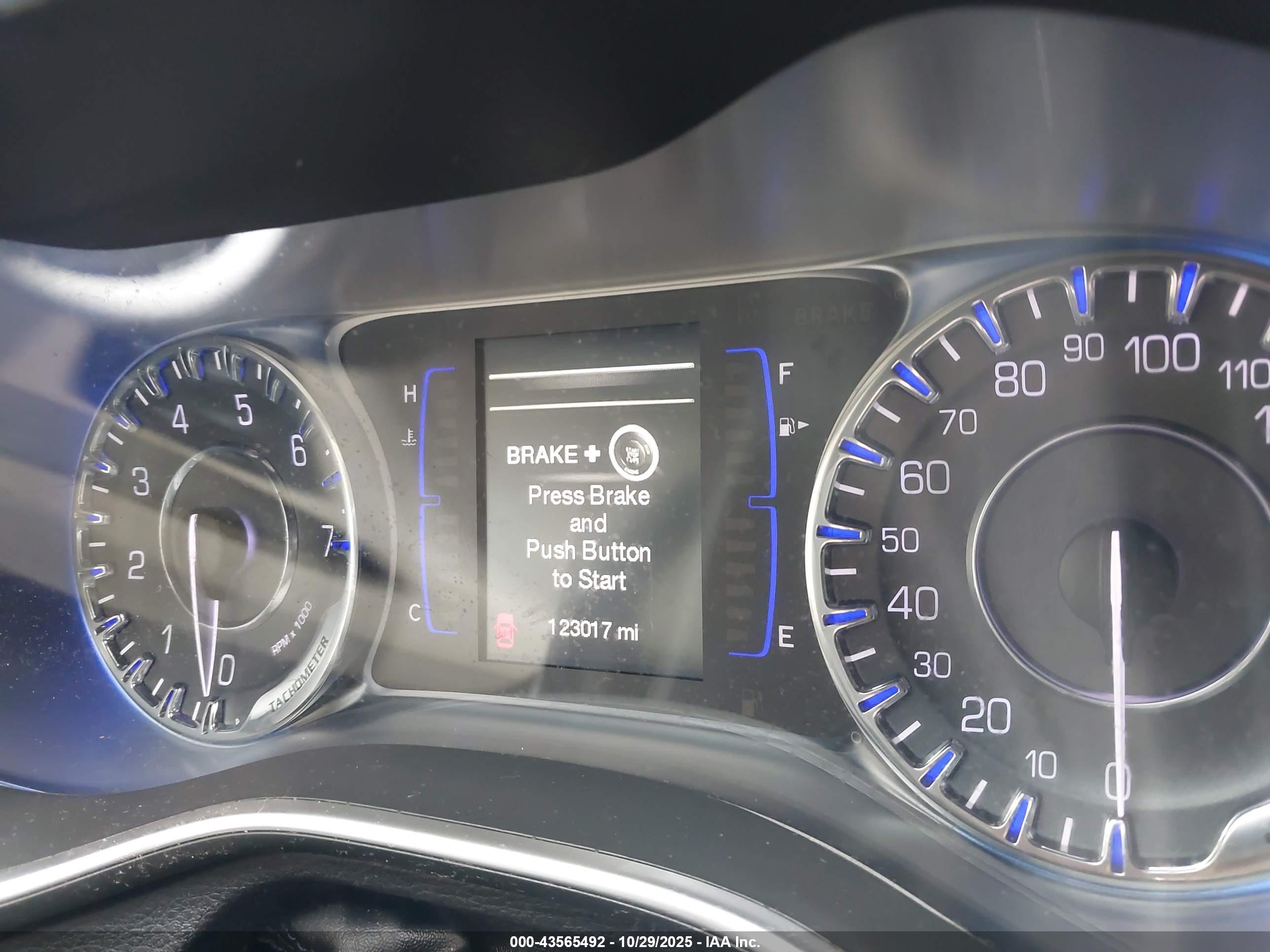 CHRYSLER 200 image 7