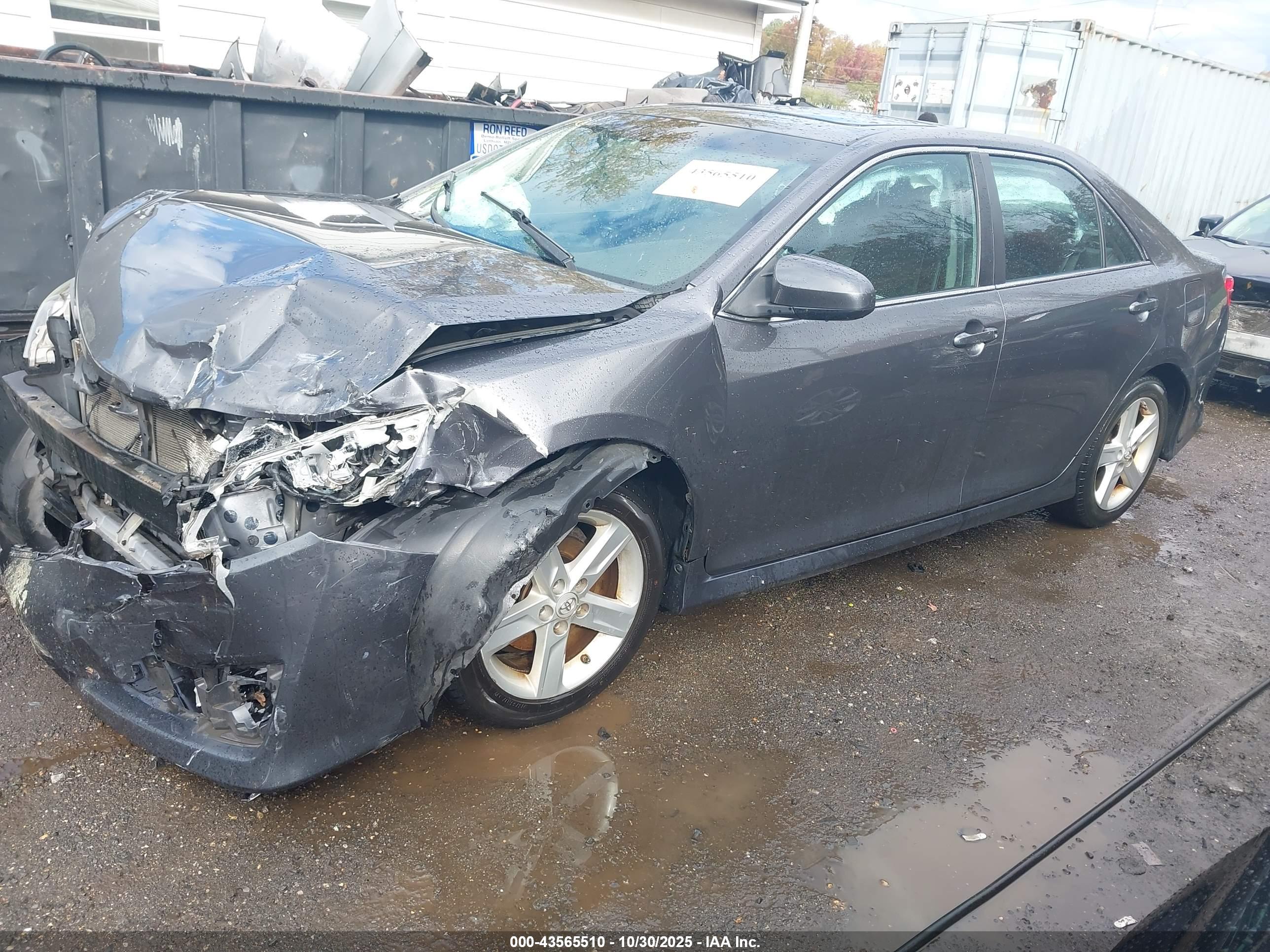 TOYOTA CAMRY image 2