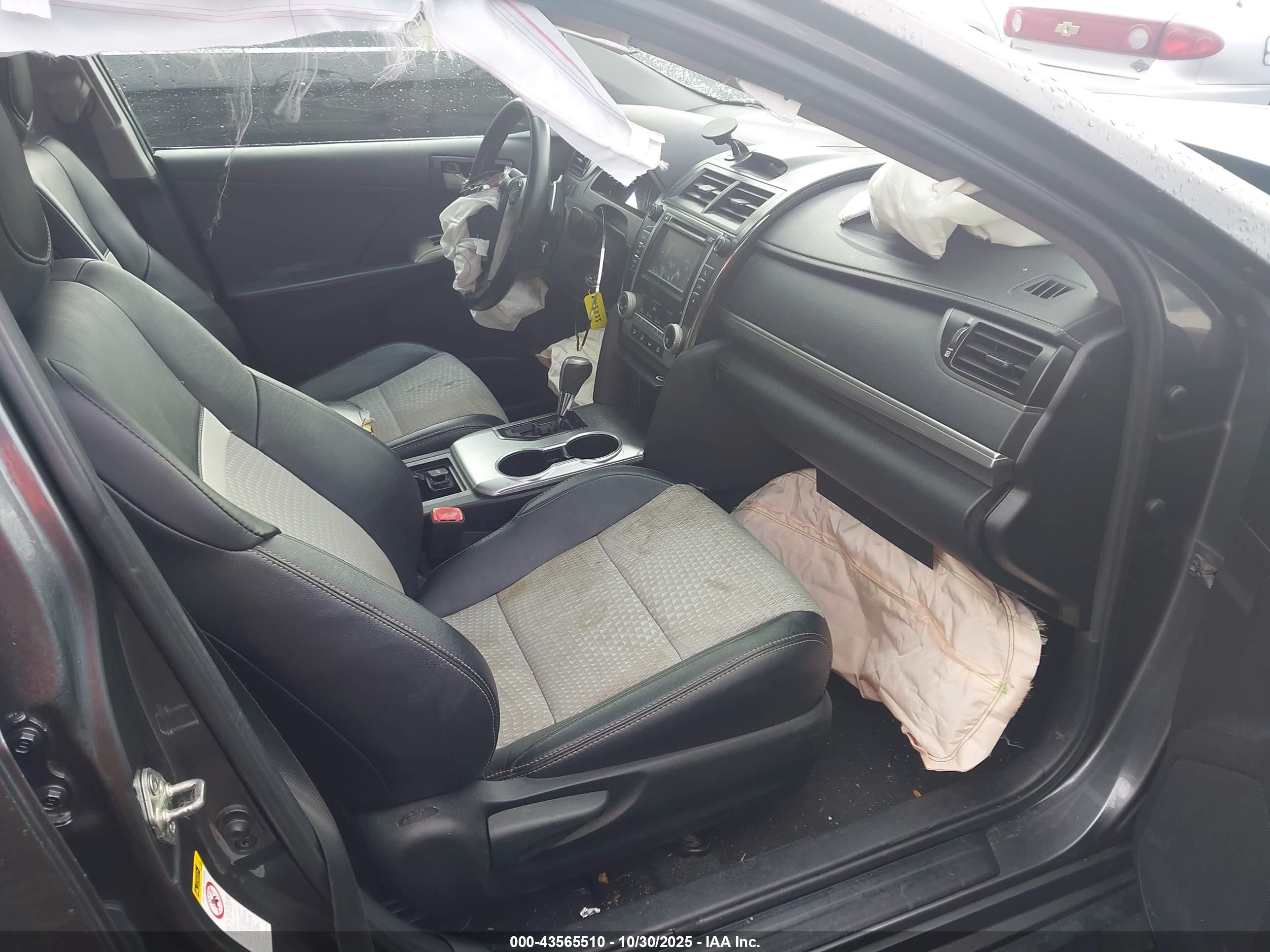 TOYOTA CAMRY image 5
