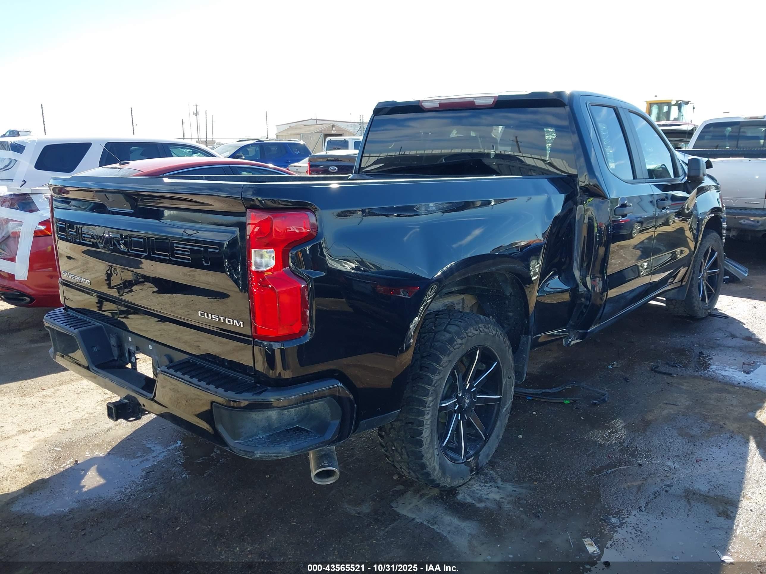CHEVROLET SILVERADO image 4