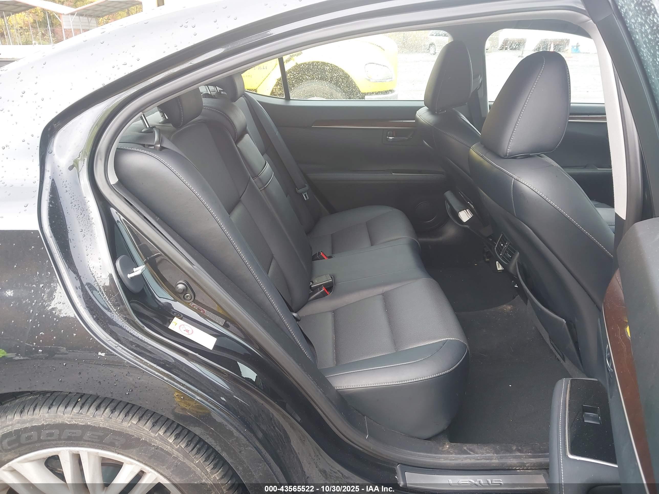 LEXUS ES image 8