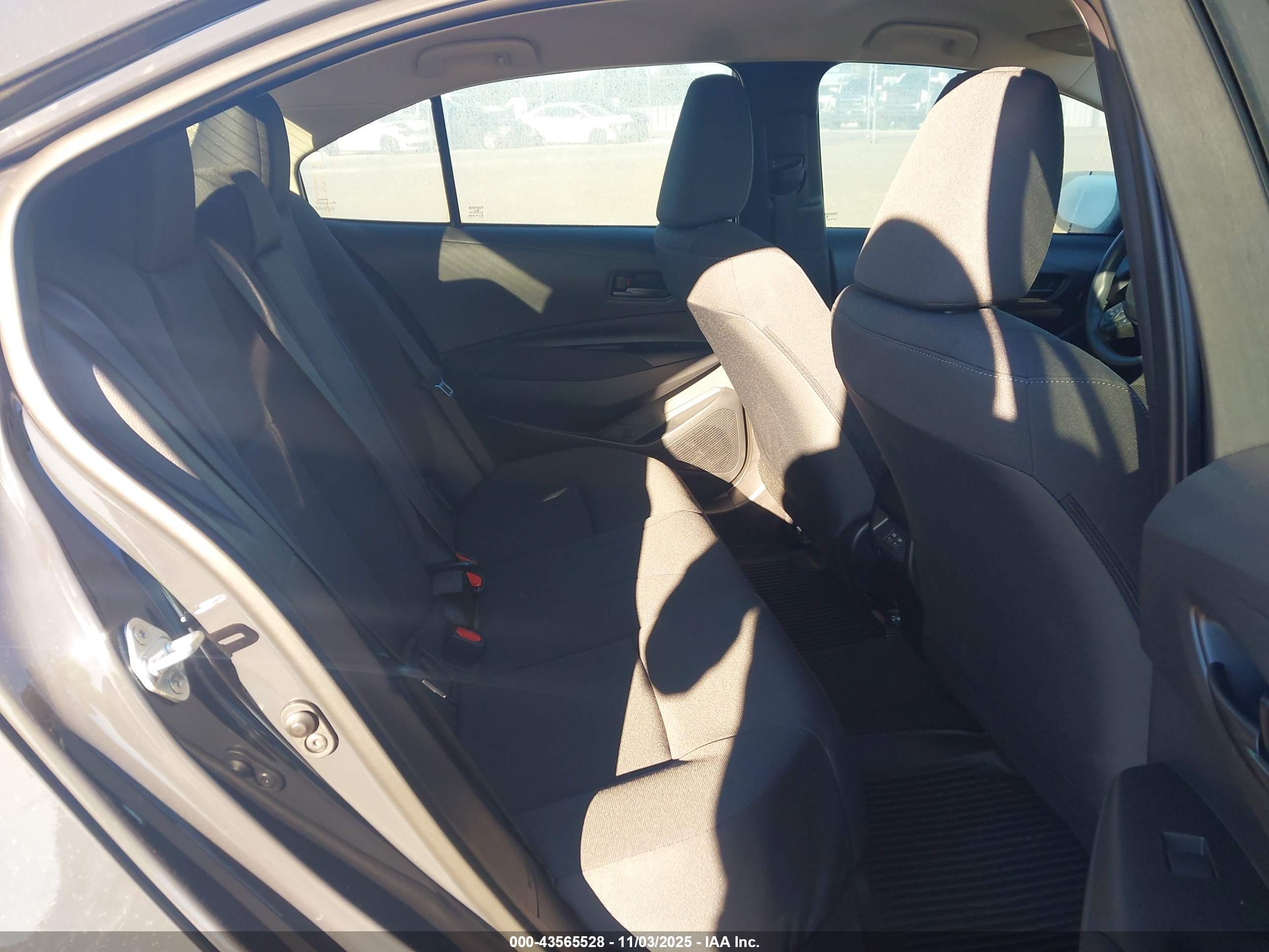 TOYOTA COROLLA image 8