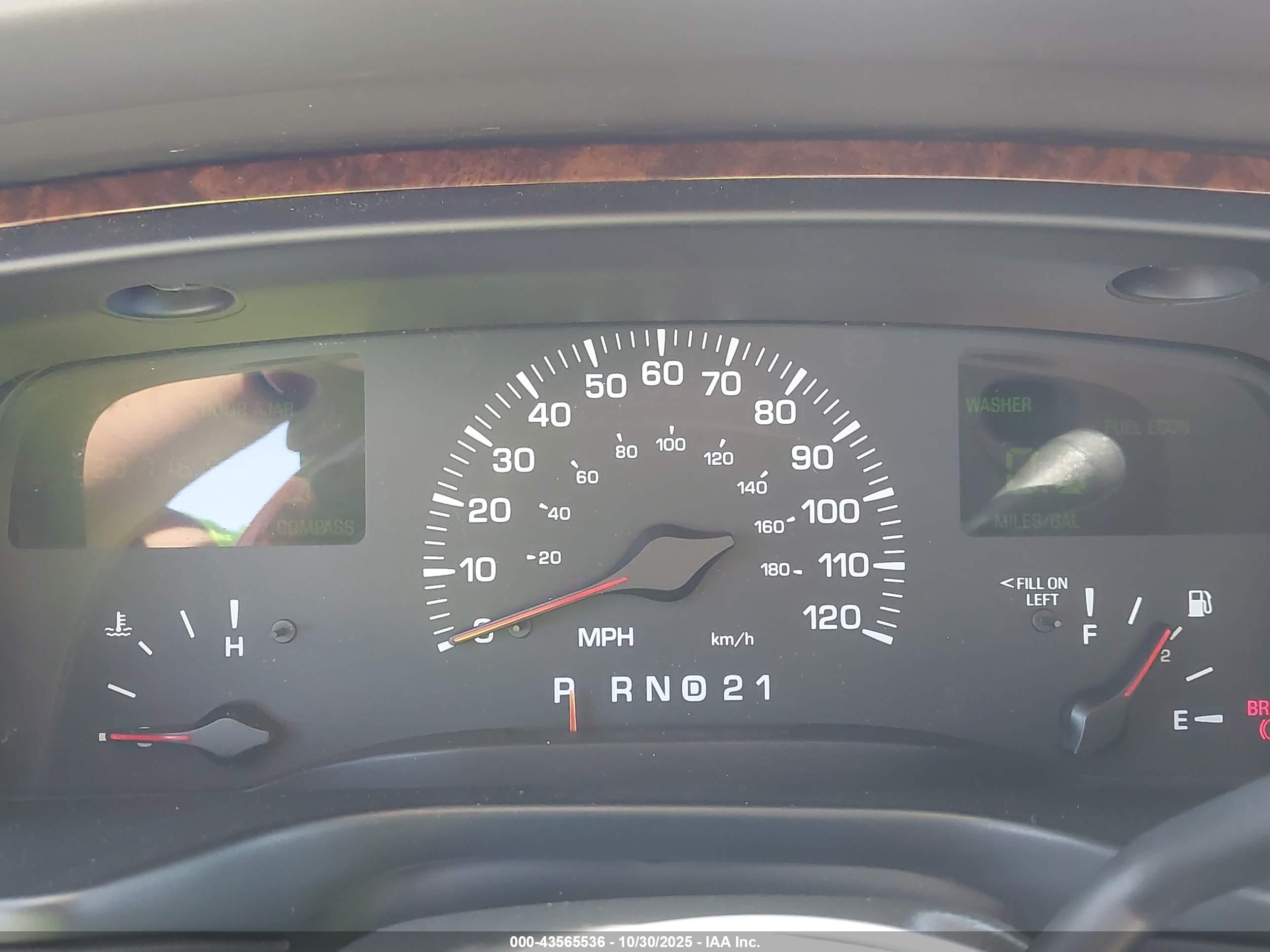 LINCOLN TOWN image 7