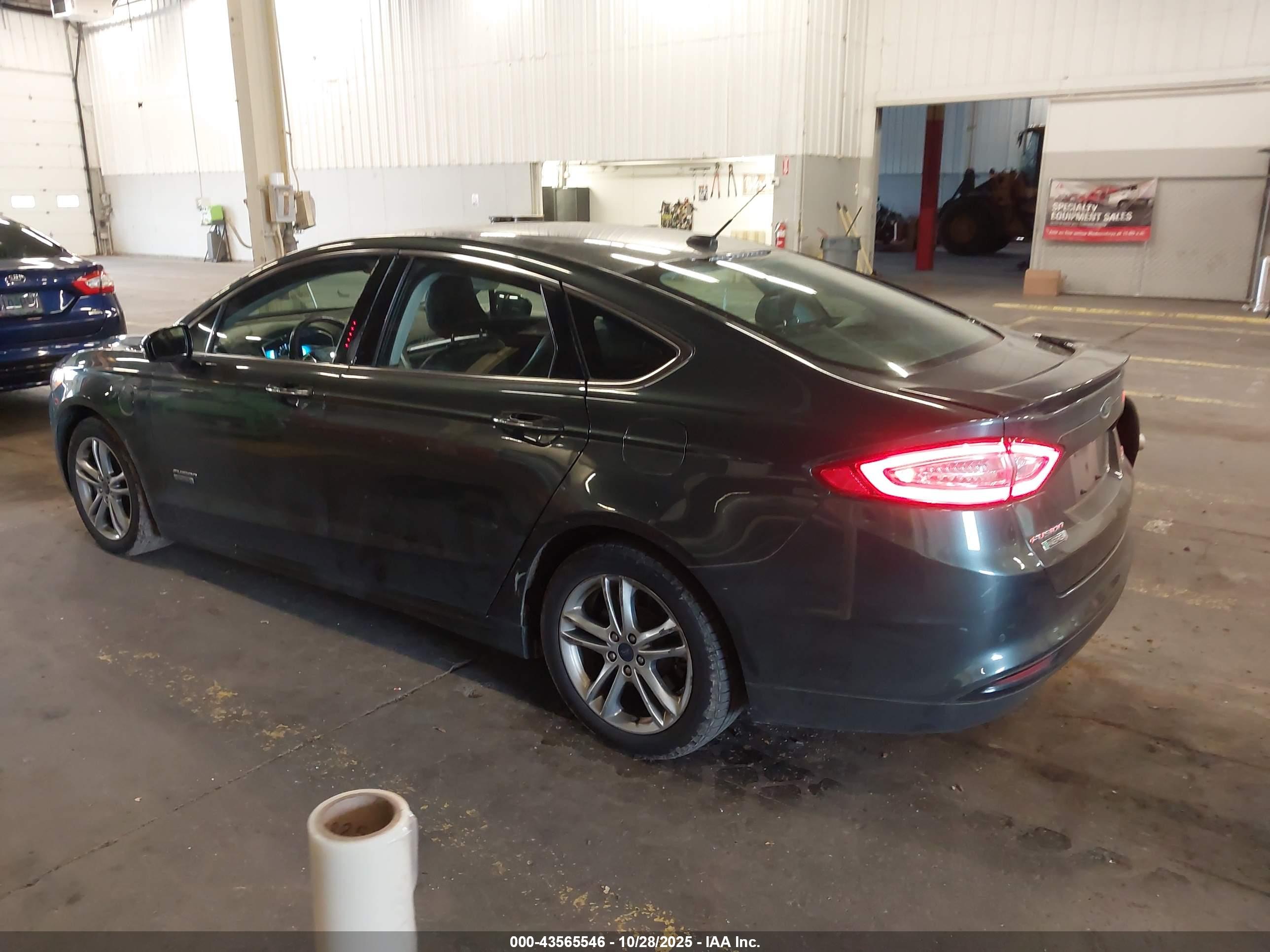 FORD FUSION image 3