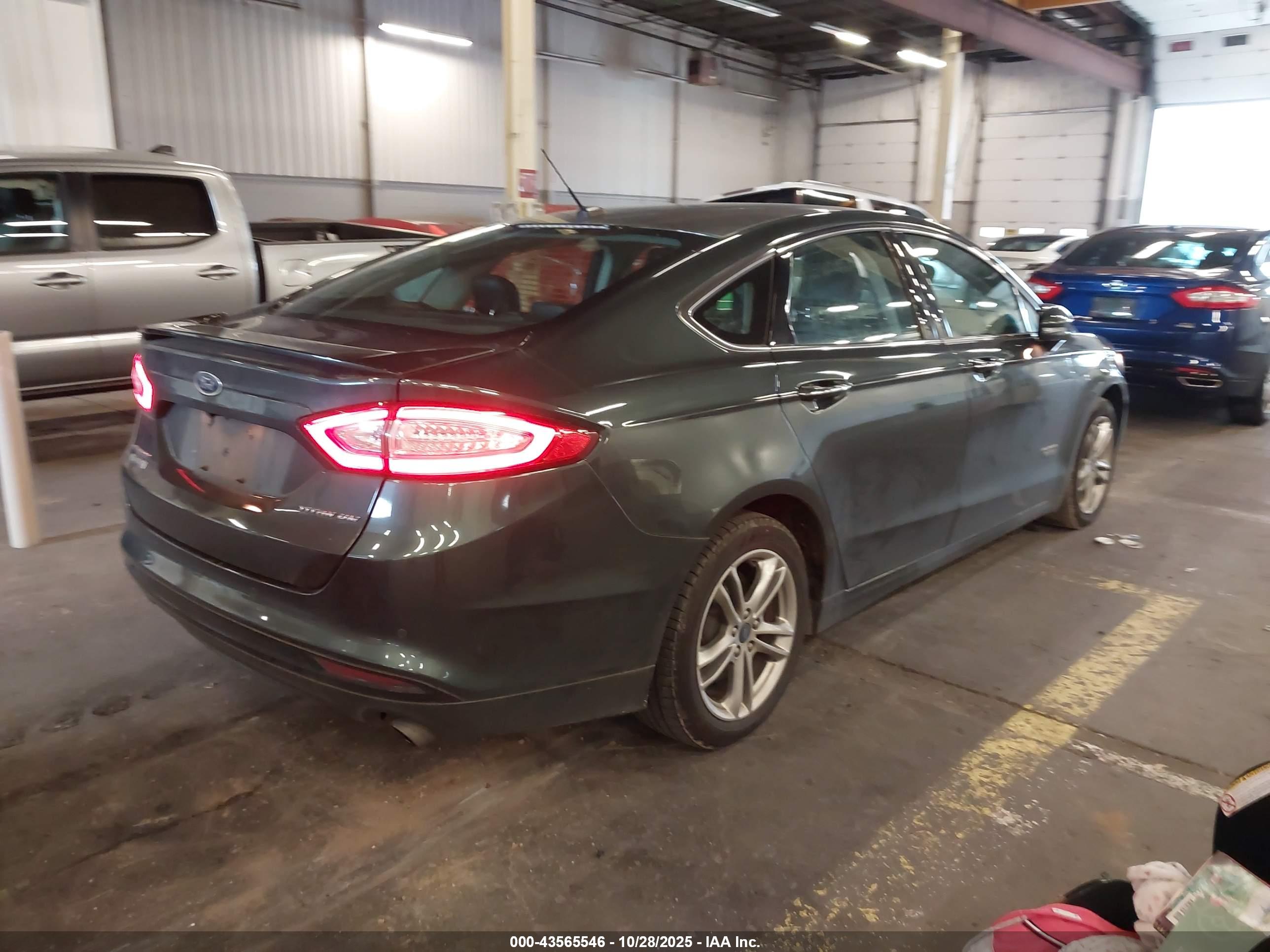 FORD FUSION image 4