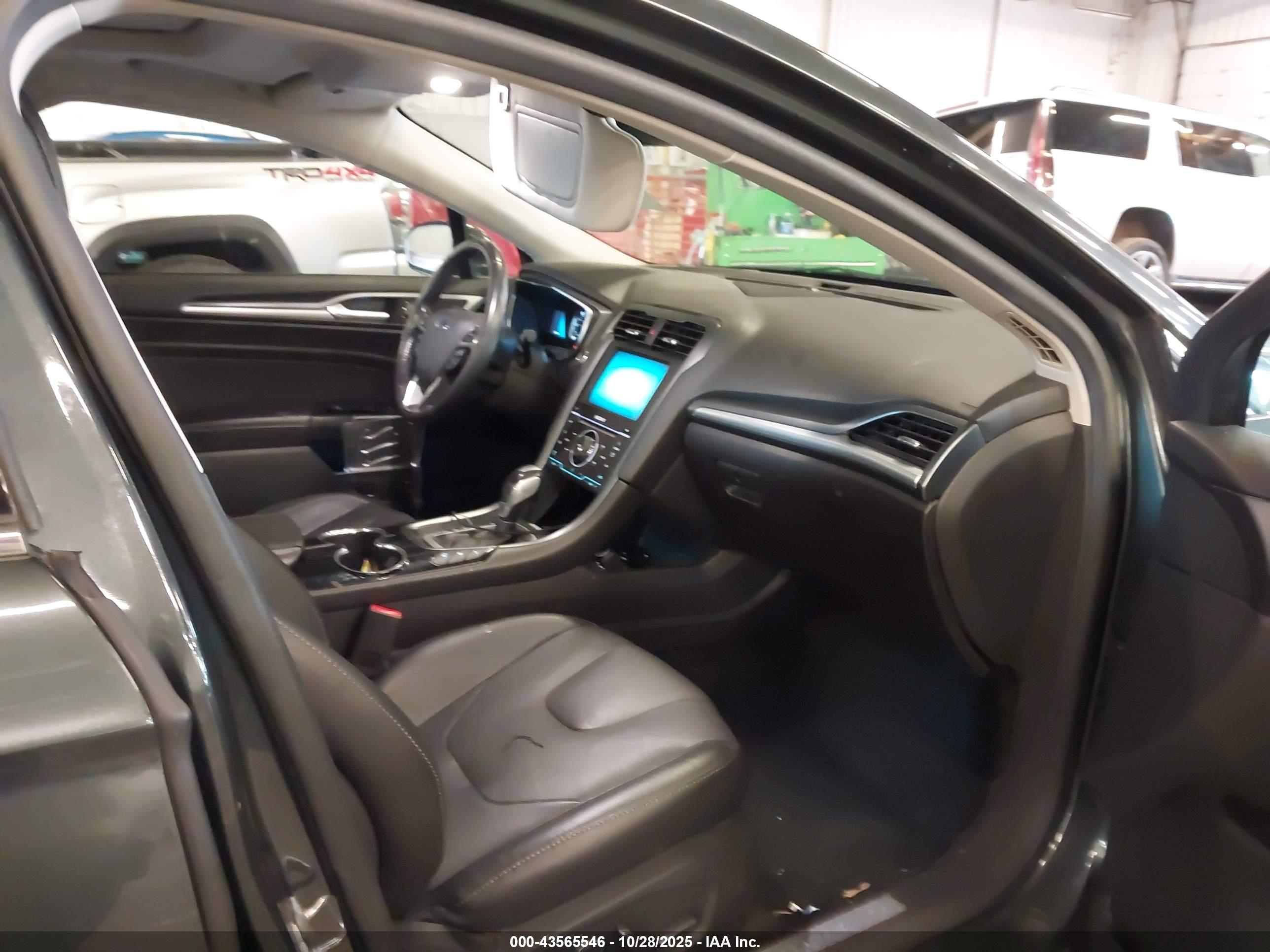 FORD FUSION image 5