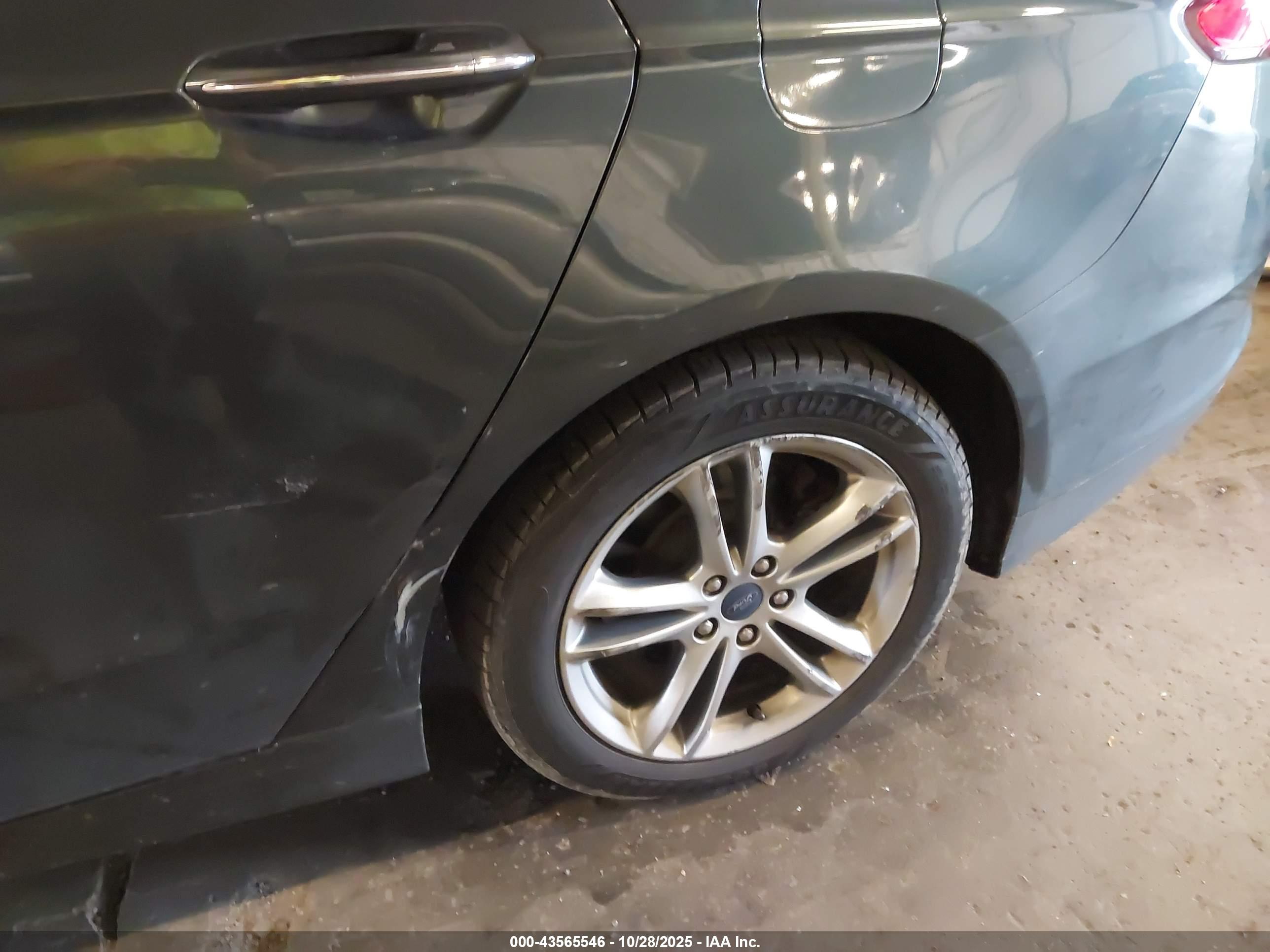 FORD FUSION image 6