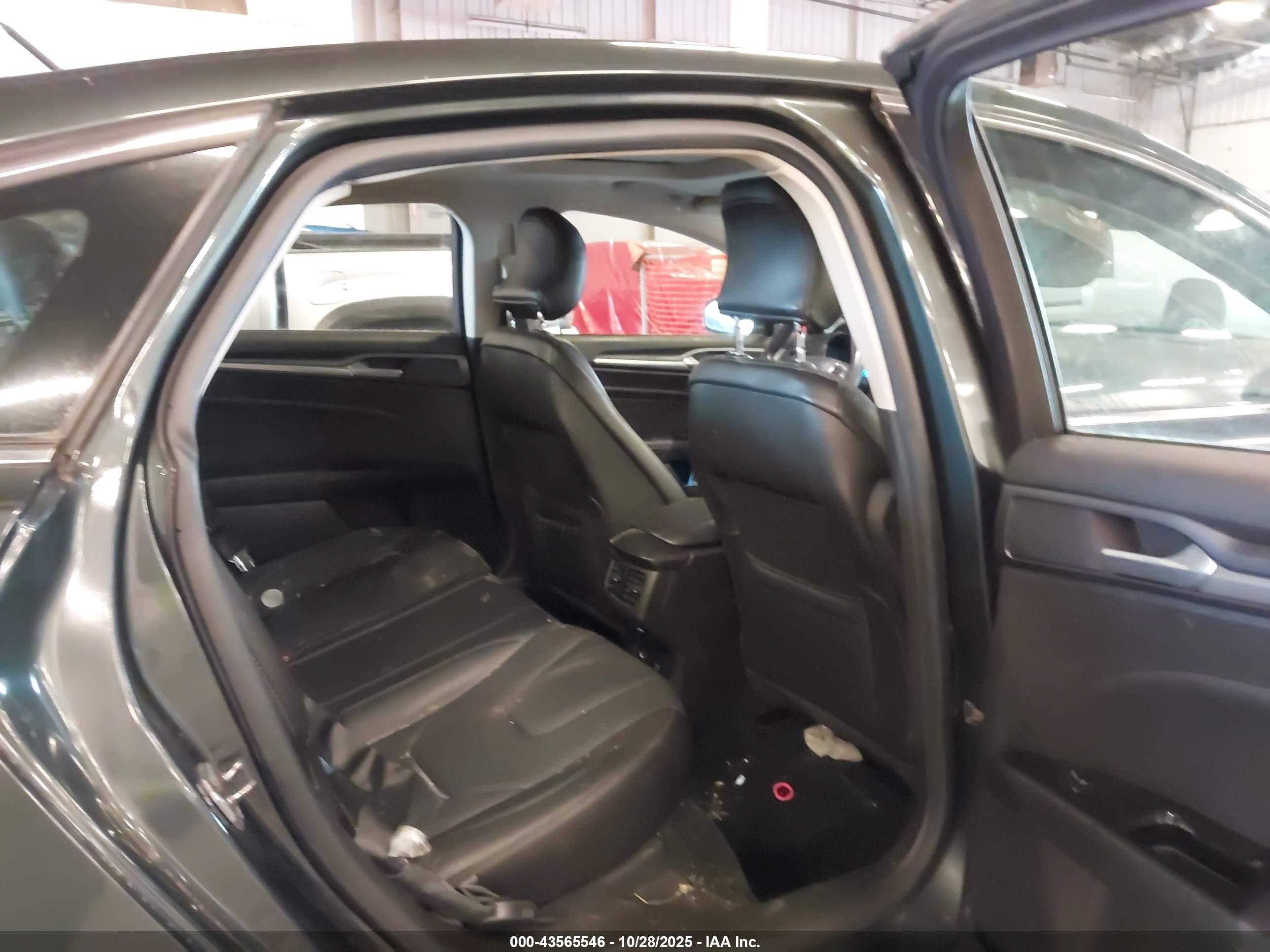 FORD FUSION image 8