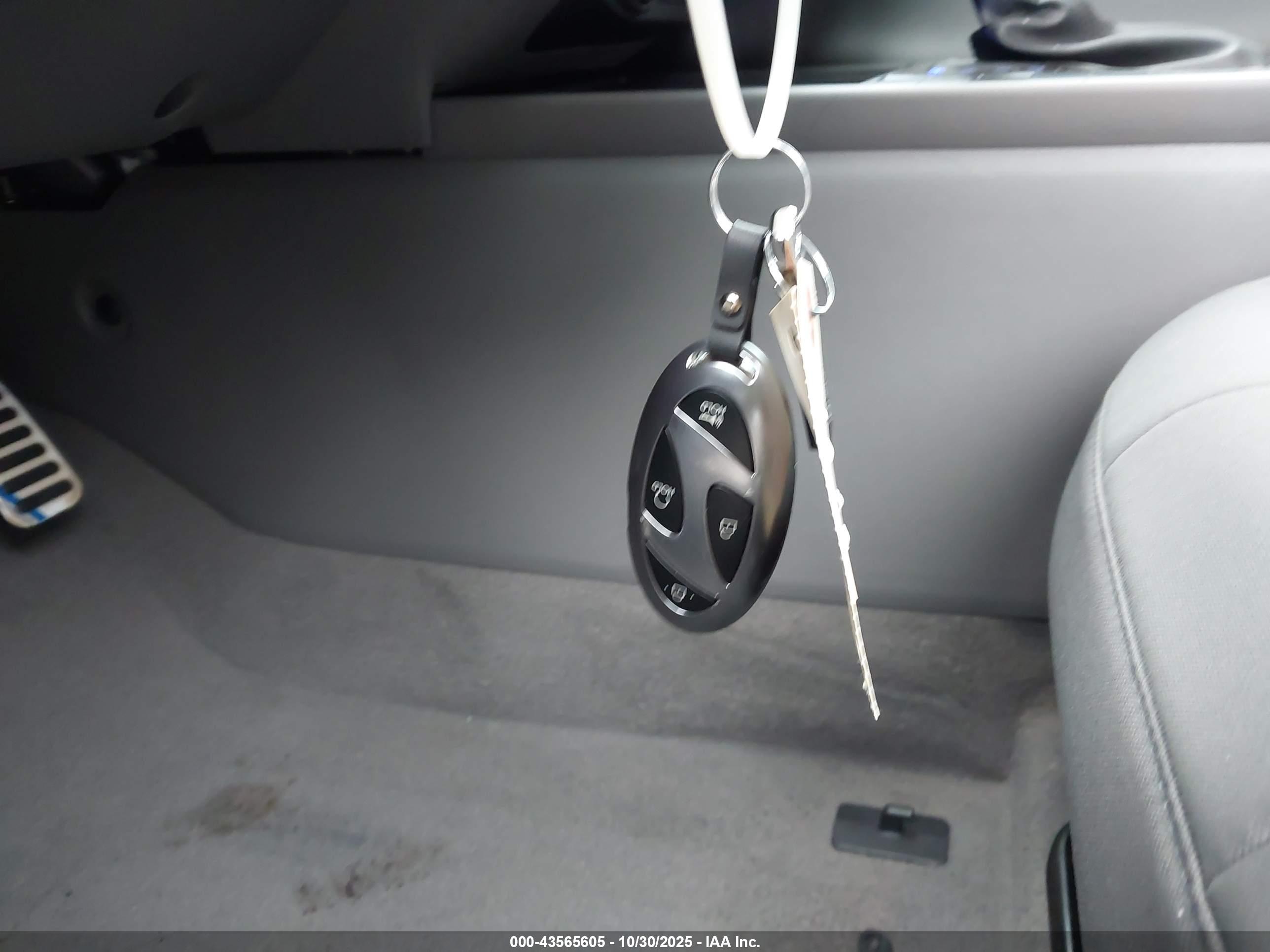 HYUNDAI ELANTRA image 11