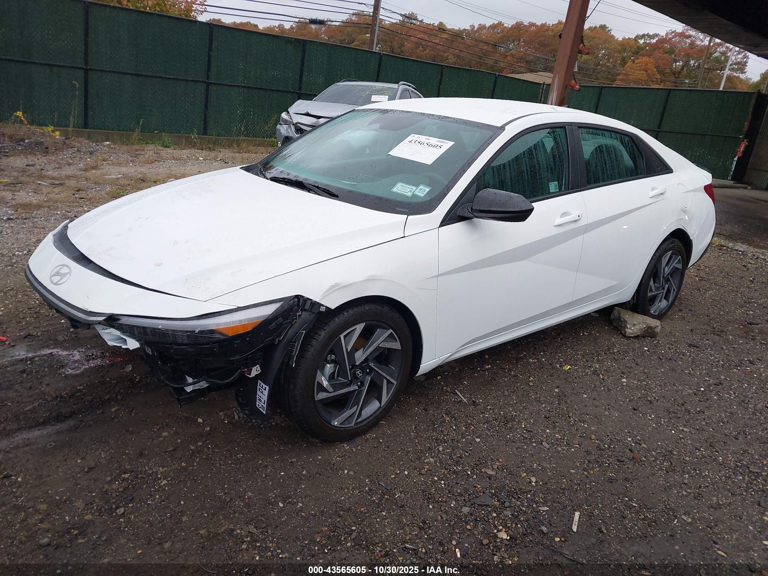 HYUNDAI ELANTRA image 2