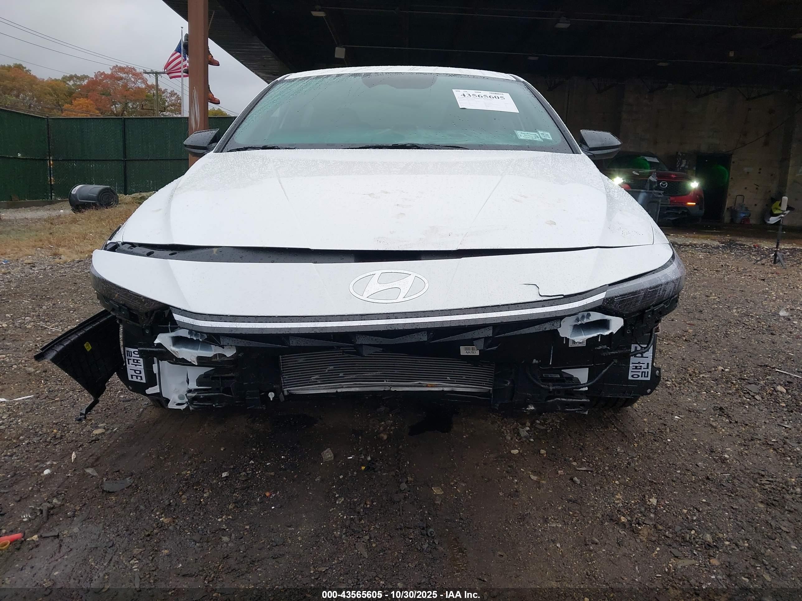 HYUNDAI ELANTRA image 6