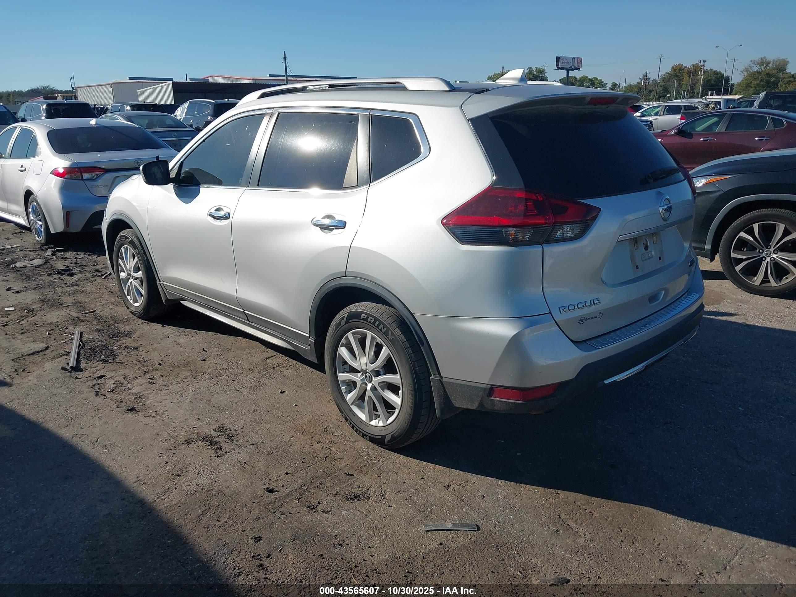 NISSAN ROGUE image 3