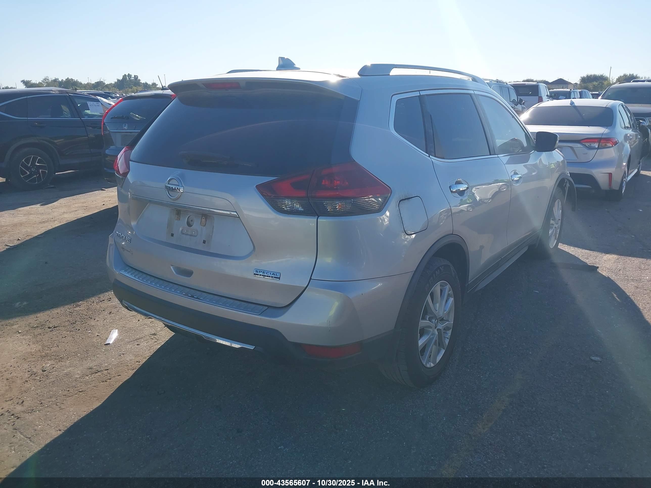 NISSAN ROGUE image 4