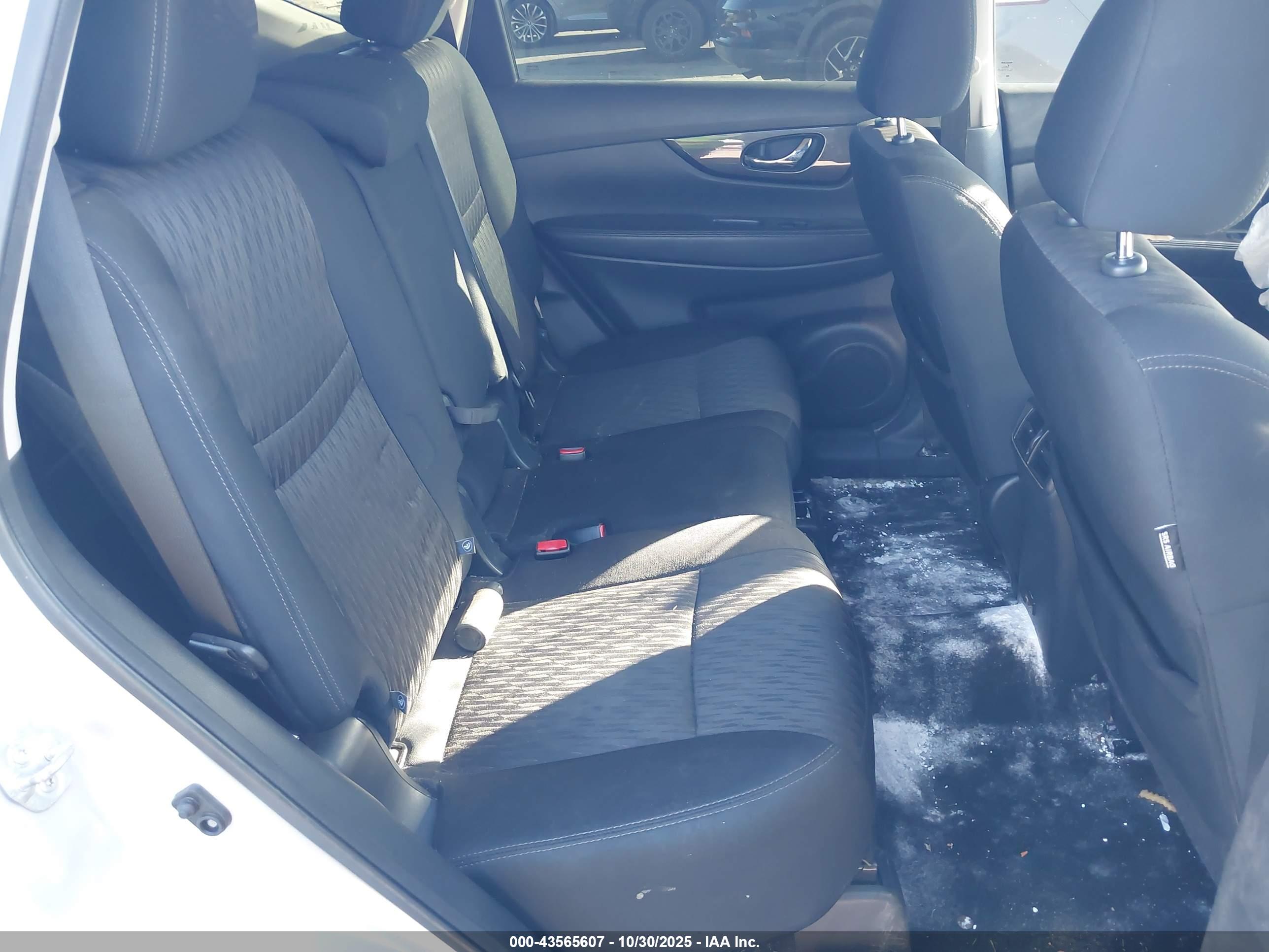 NISSAN ROGUE image 8