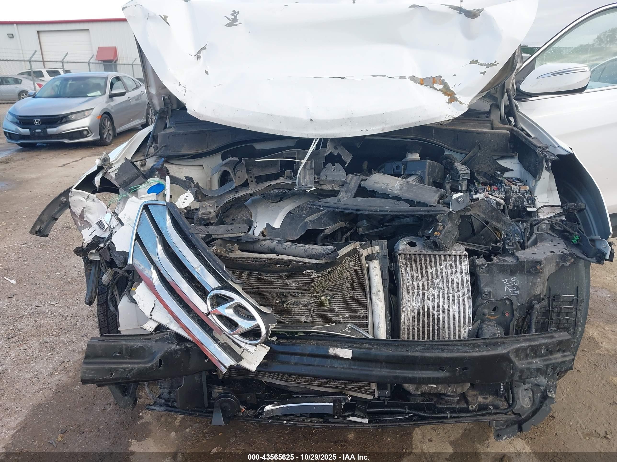 HYUNDAI SANTA image 6