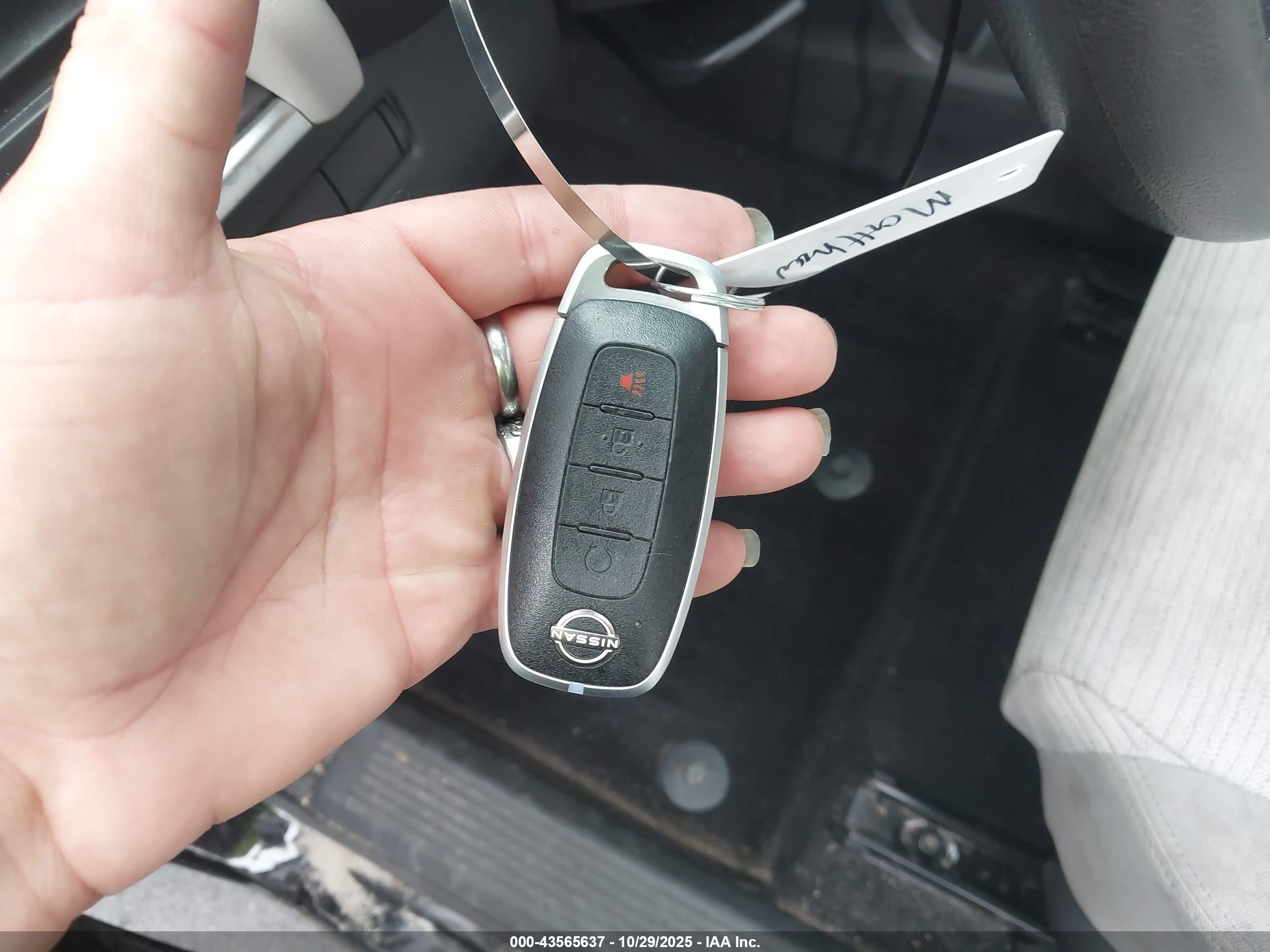 NISSAN ROGUE image 11