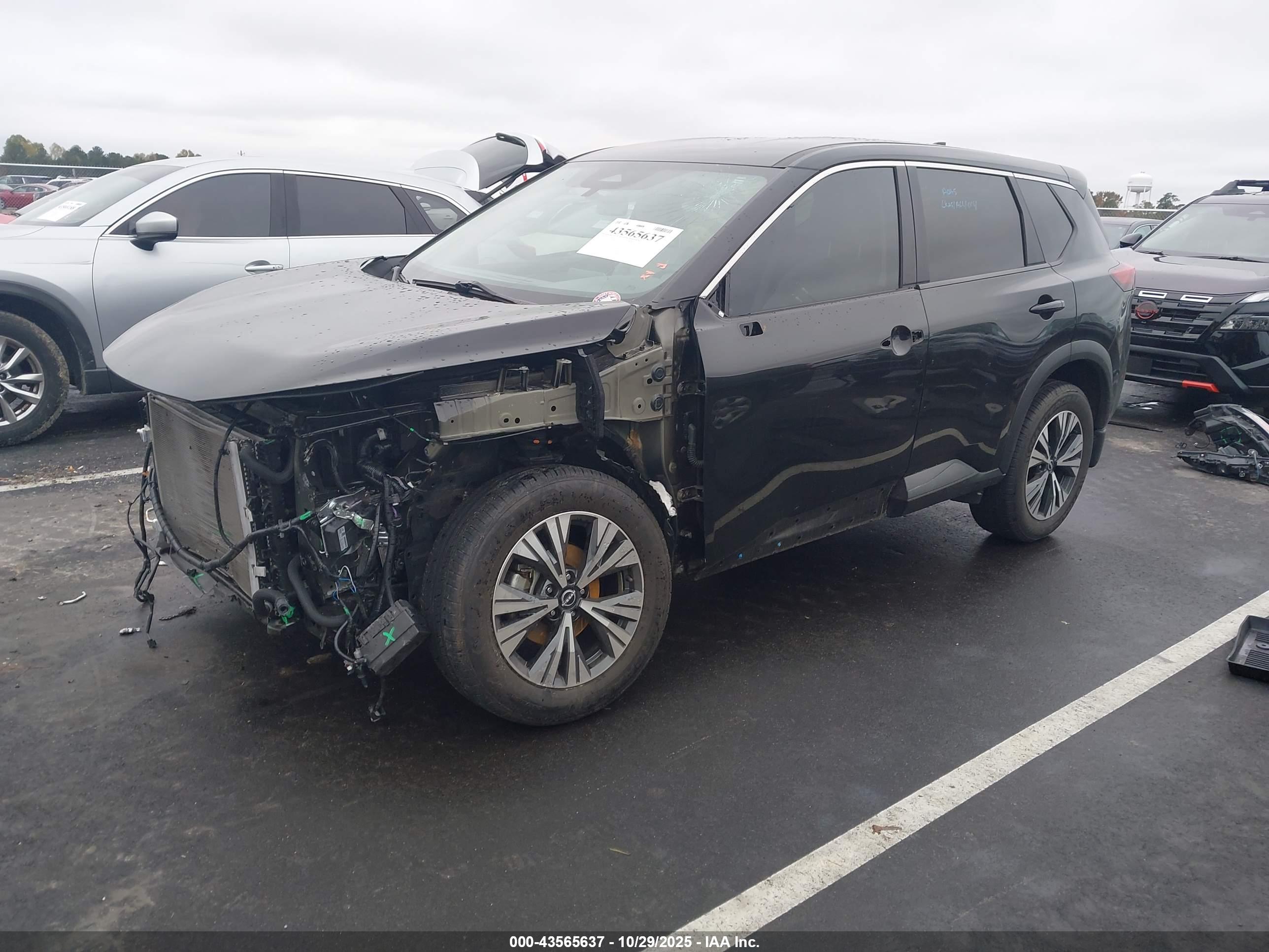 NISSAN ROGUE image 2