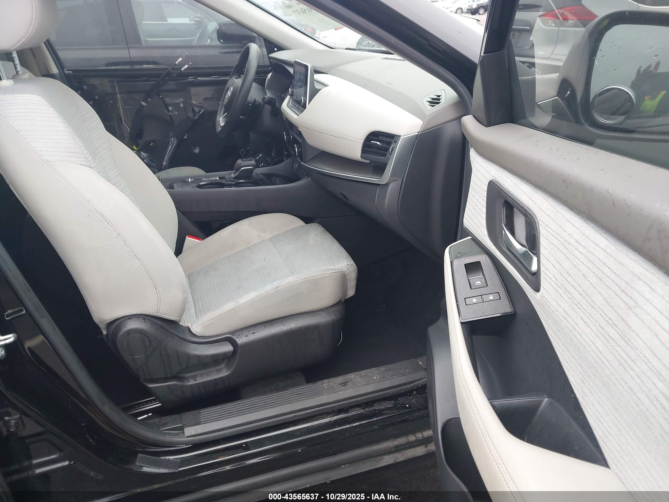 NISSAN ROGUE image 5